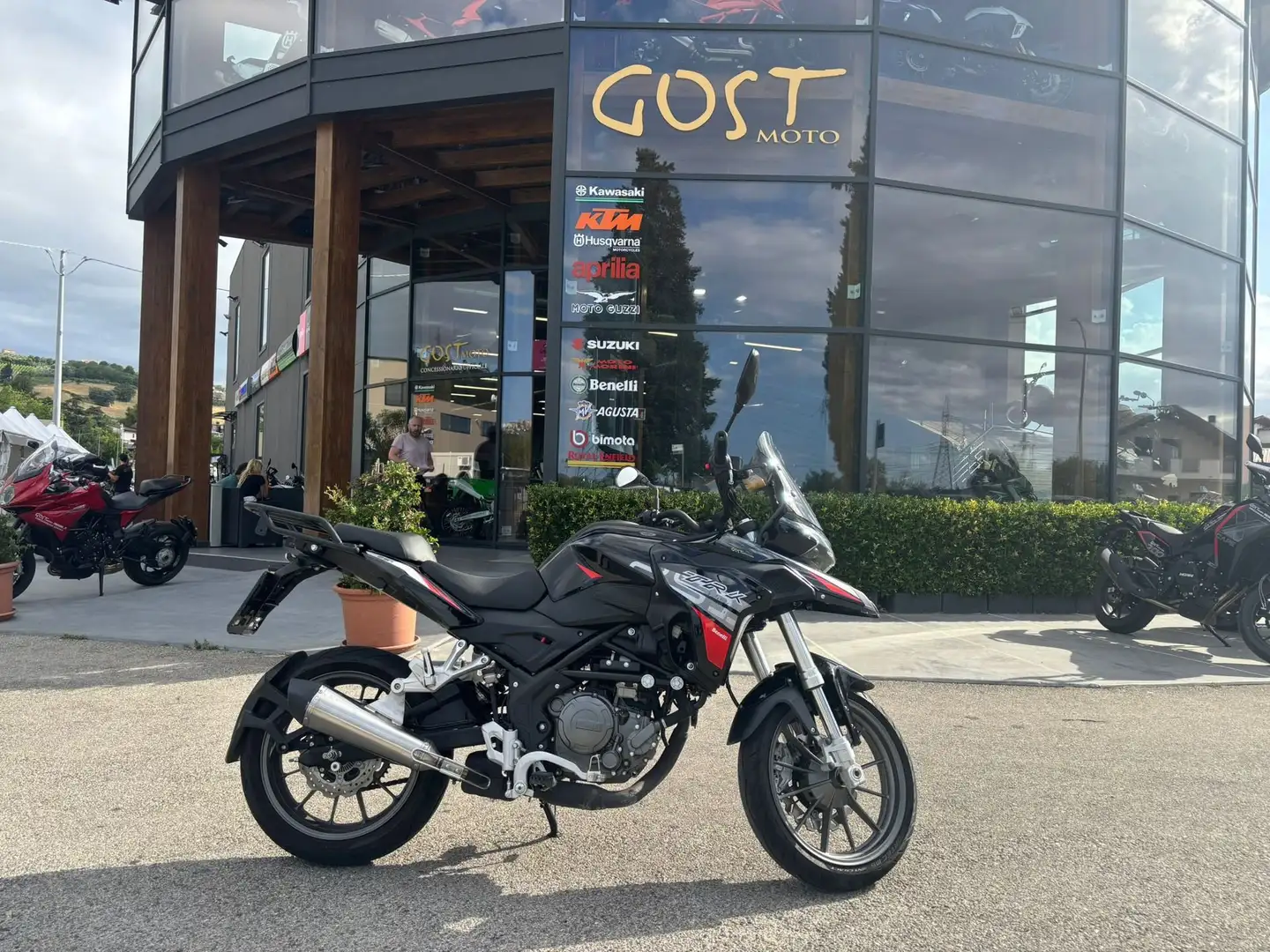 Benelli TRK 251 - 1