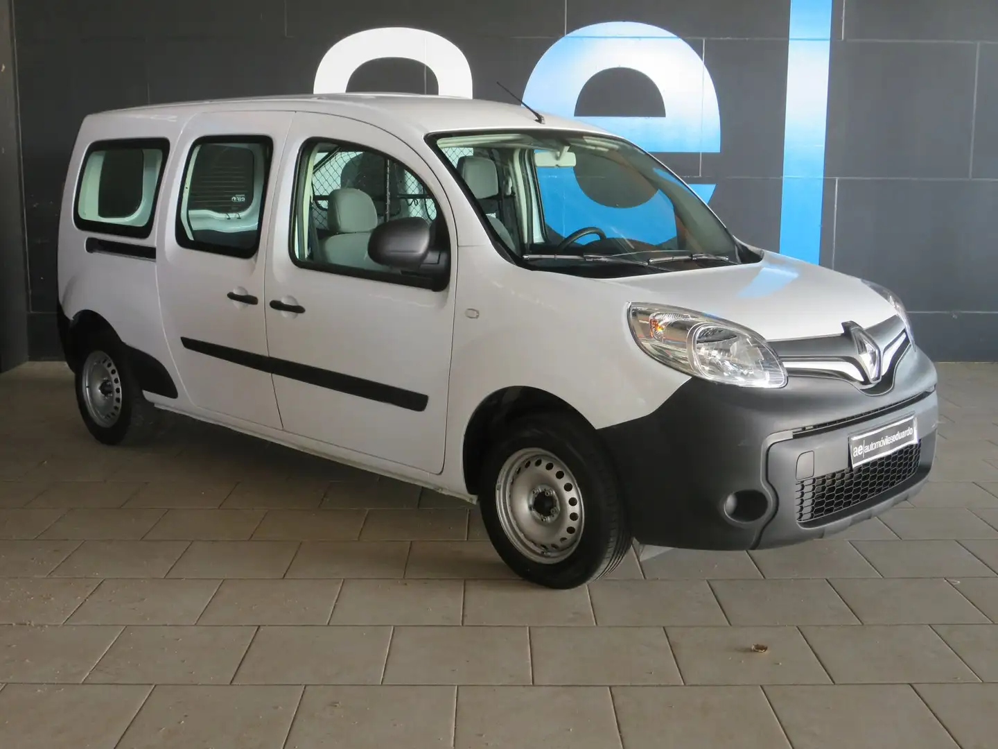 Renault Kangoo Furgón dCi 90cv E6 Profesional Maxi 2p - 2