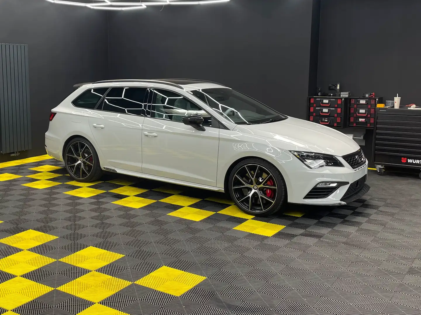 SEAT Leon Leon ST Cupra 2,0 TSI Start-Stopp DSG Cupra Weiß - 1