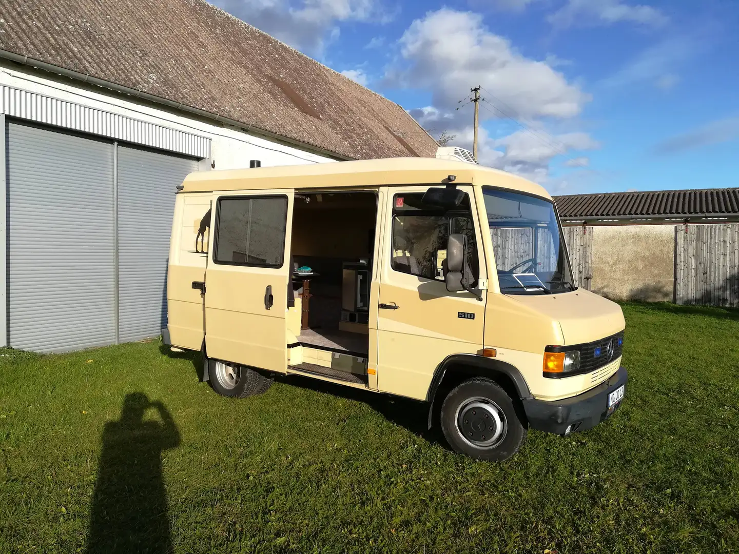 Mercedes-Benz T2 510  667.062 Beige - 1