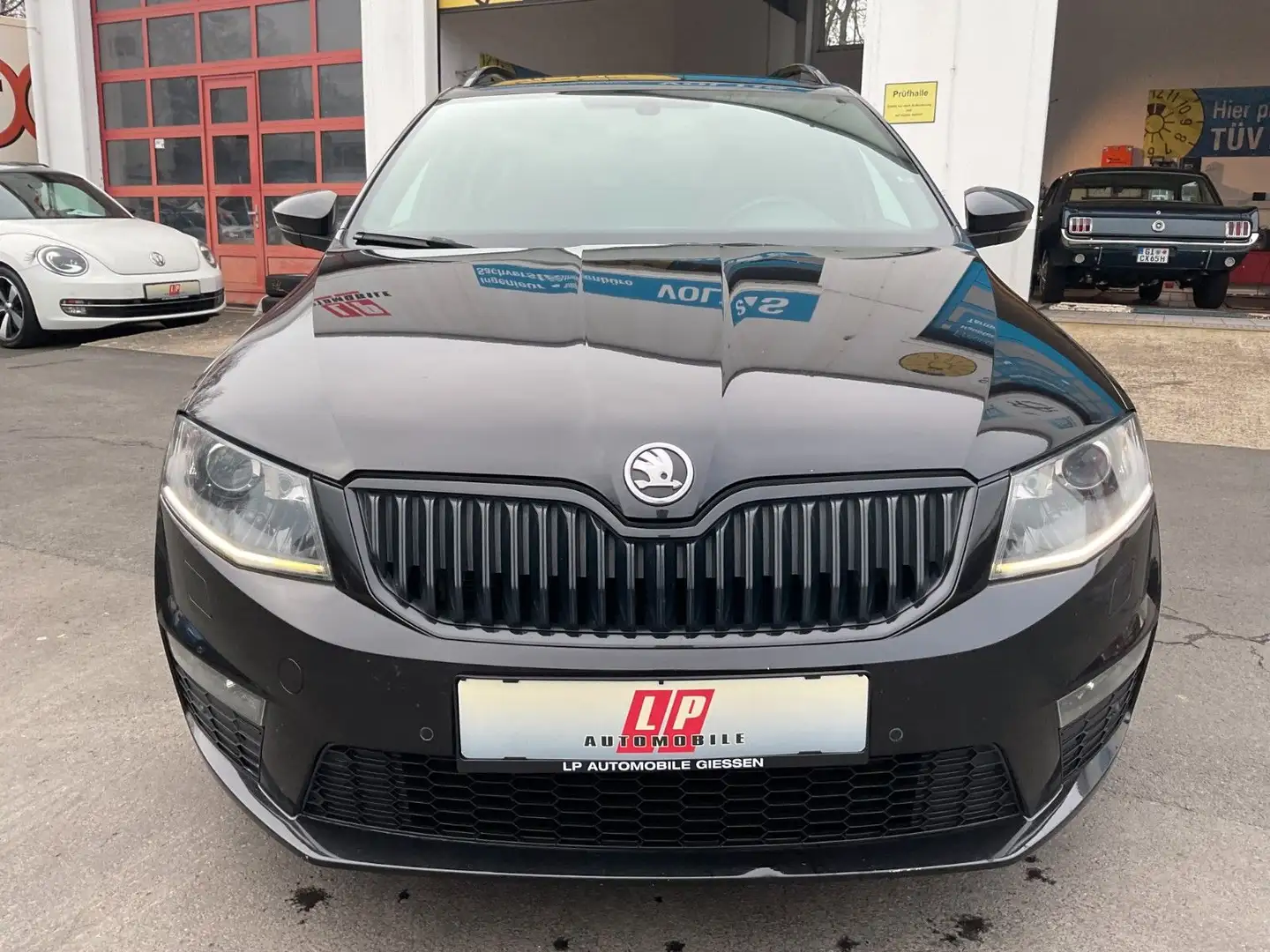 Skoda Octavia Combi RS 2.0 TDI Navi SHZ Klima LED Schwarz - 2