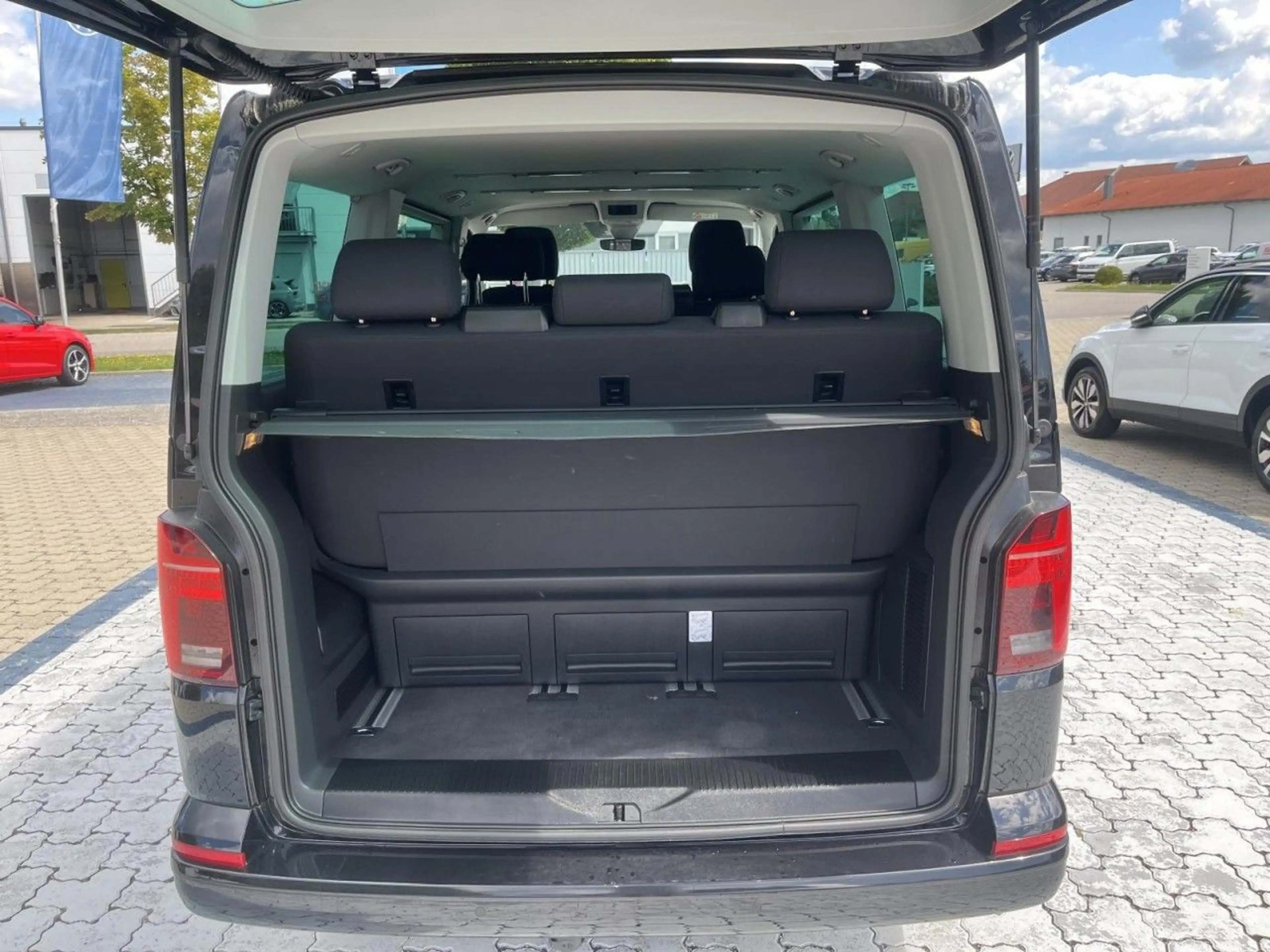 Volkswagen T6.1 Multivan Comfortline 2,0 TDI DSG 4Motion (L — photo 7