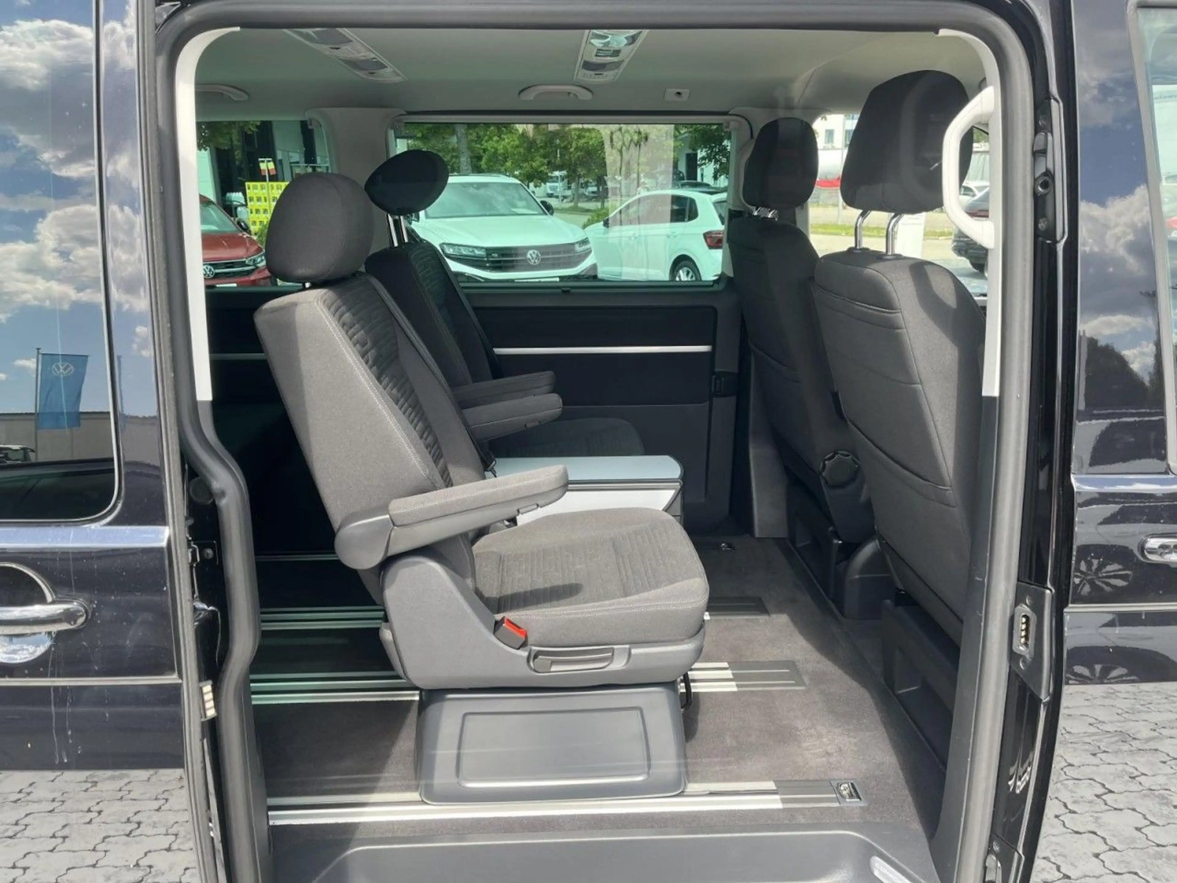 Volkswagen T6.1 Multivan Comfortline 2,0 TDI DSG 4Motion (L — photo 10