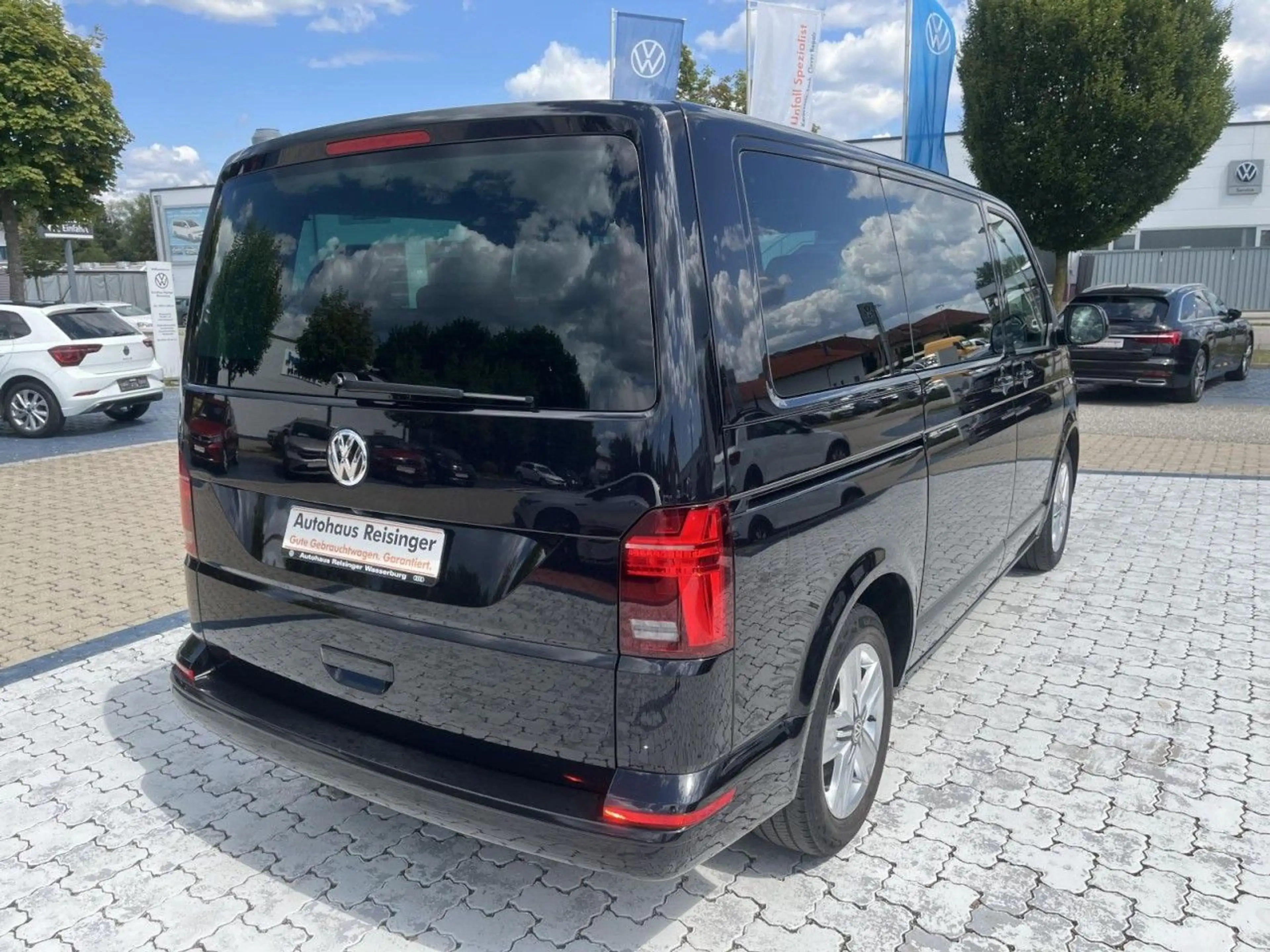 Volkswagen T6.1 Multivan Comfortline 2,0 TDI DSG 4Motion (L — photo 3