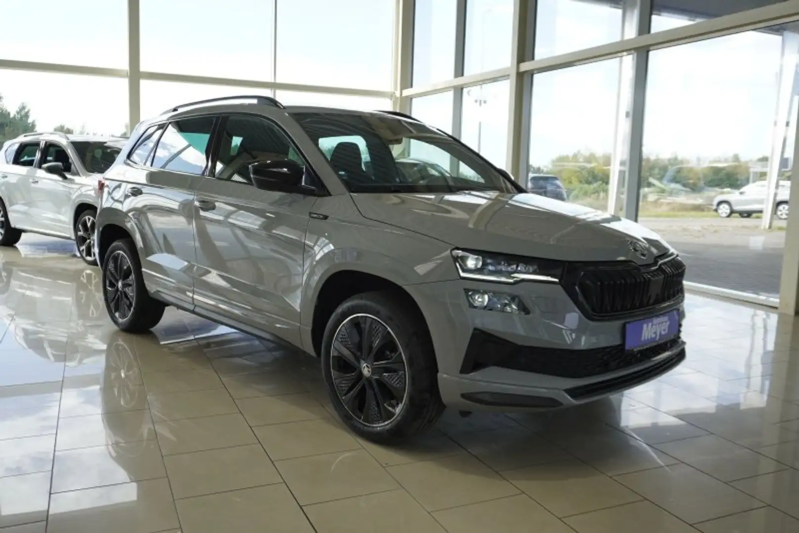 Skoda Karoq Sportline 1,5TSI DSG 4*J.Gar/aAHK/Matrix/Navi Grau - 1