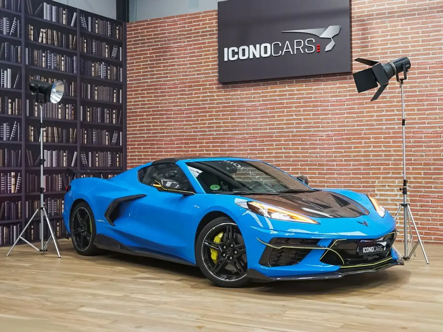 Chevrolet Corvette C8 Stingray Blau - 1