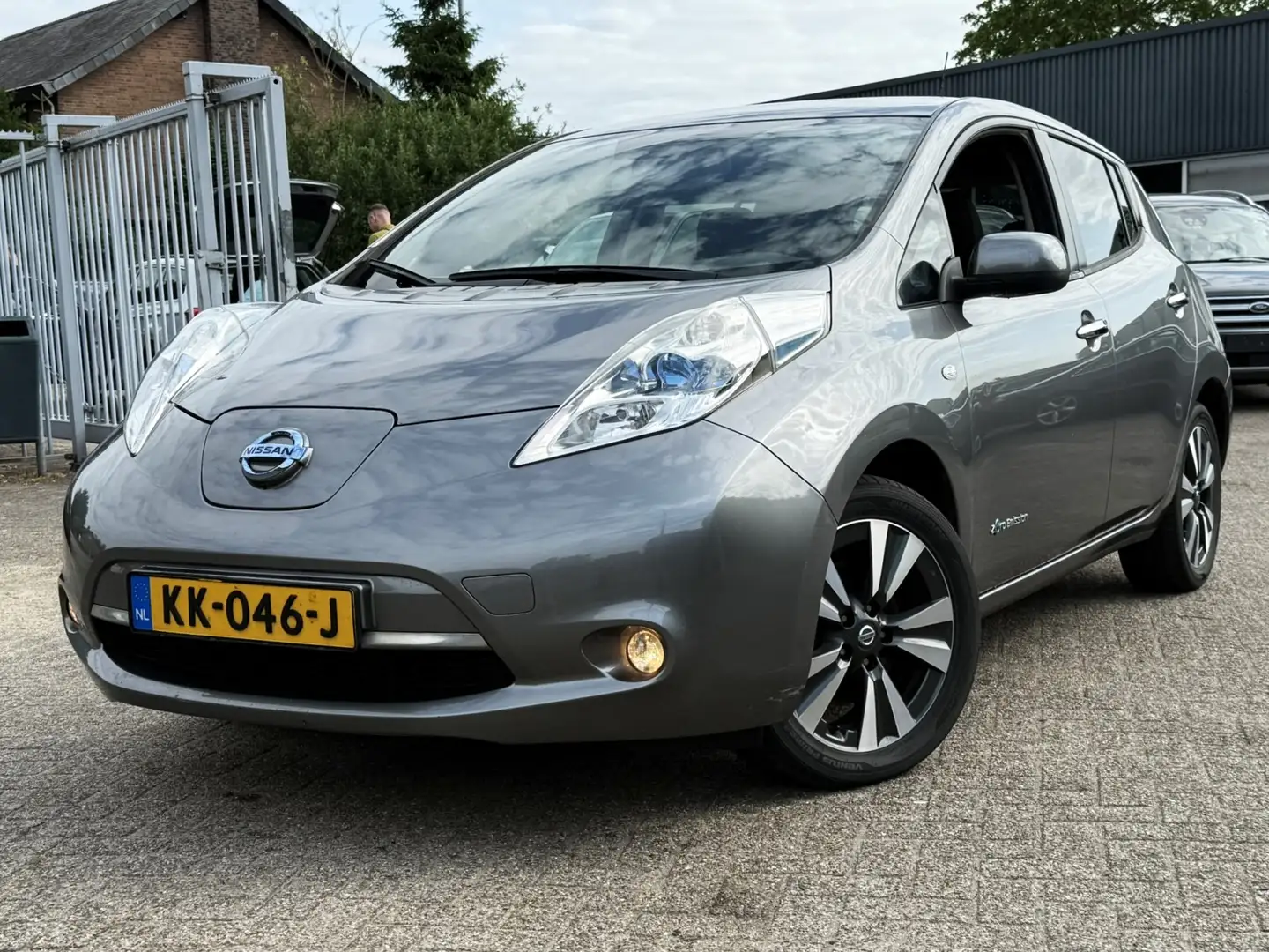 Nissan Leaf TEKNA NAVI/CAMERA/LEER/ST.VERWARM B Šedá - 1