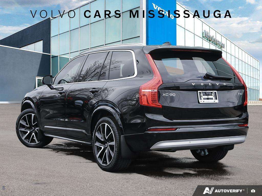 2022 Volvo XC90 Momentum alt 4
