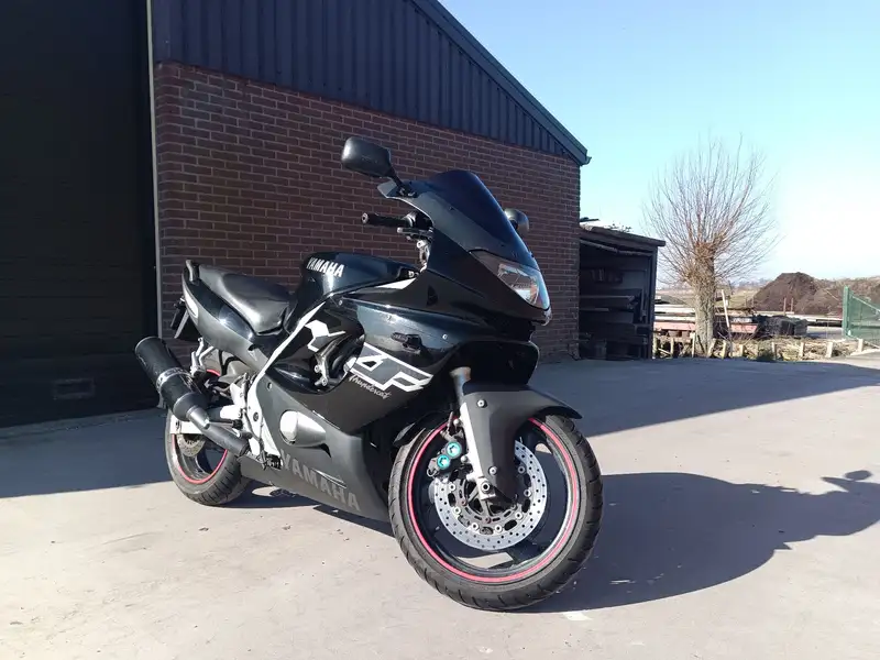 Yamaha YZF 600 - foto 3