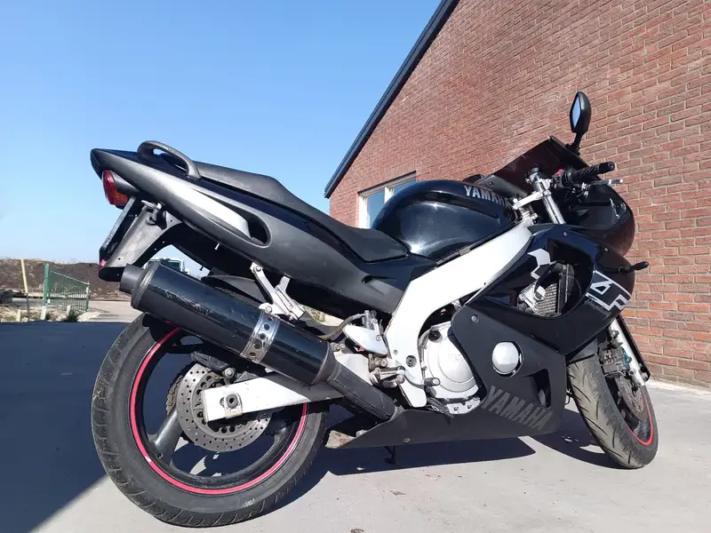 Yamaha YZF 600 - foto 7