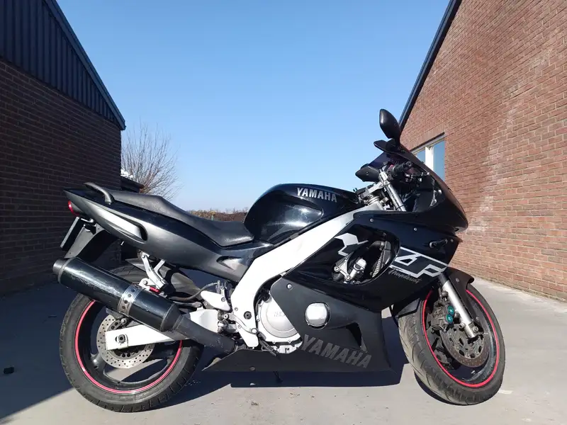 Yamaha YZF 600 - foto 6