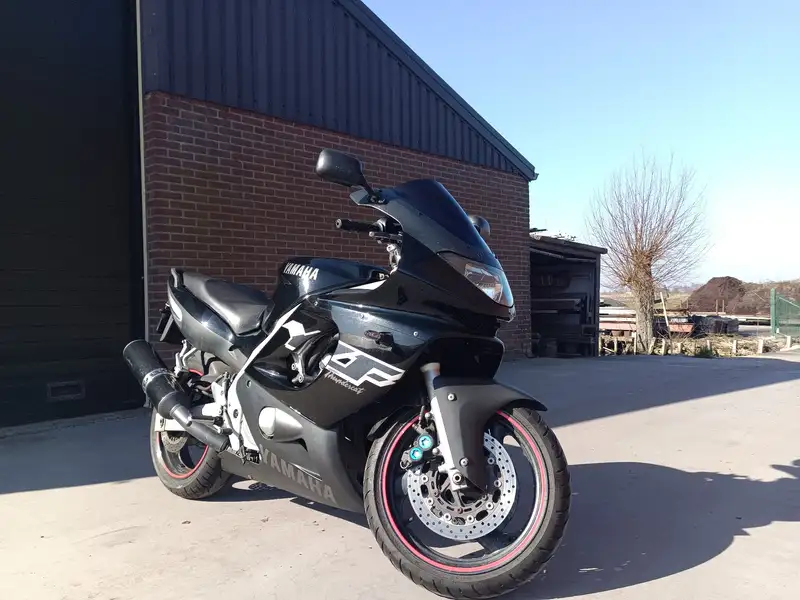 Yamaha YZF 600 - foto 2