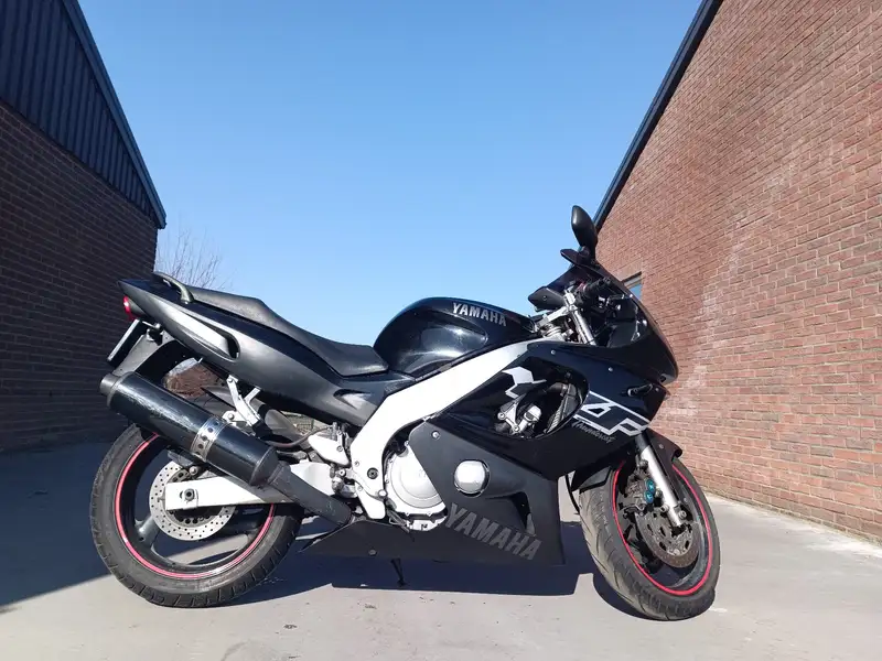 Yamaha YZF 600 - foto 5