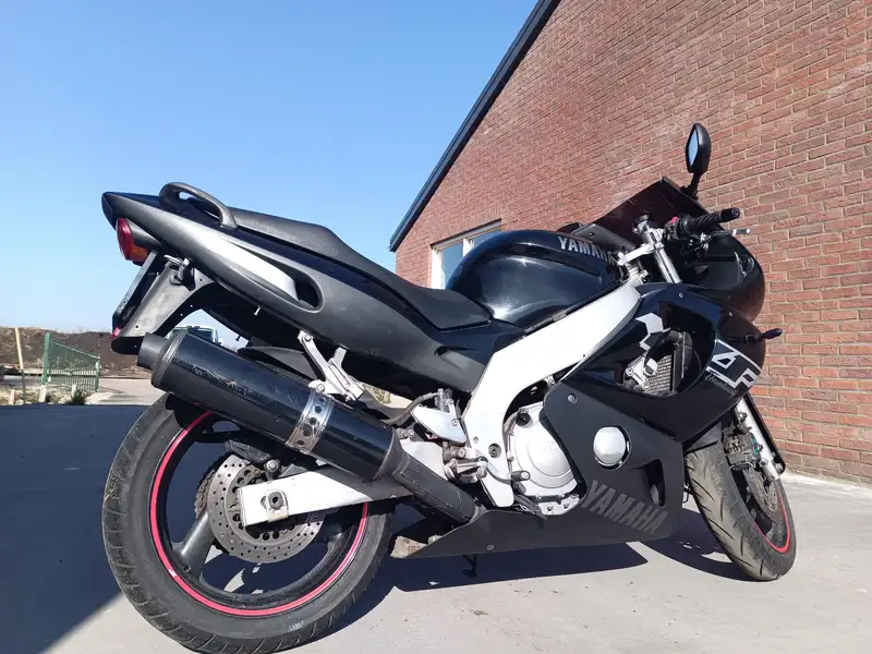 Yamaha YZF 600 - foto 4