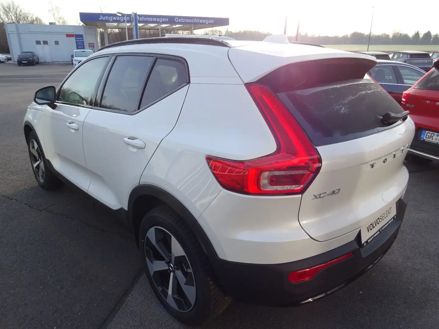 Volvo XC40 B3 Plus Dark 2WD Weiß - 2