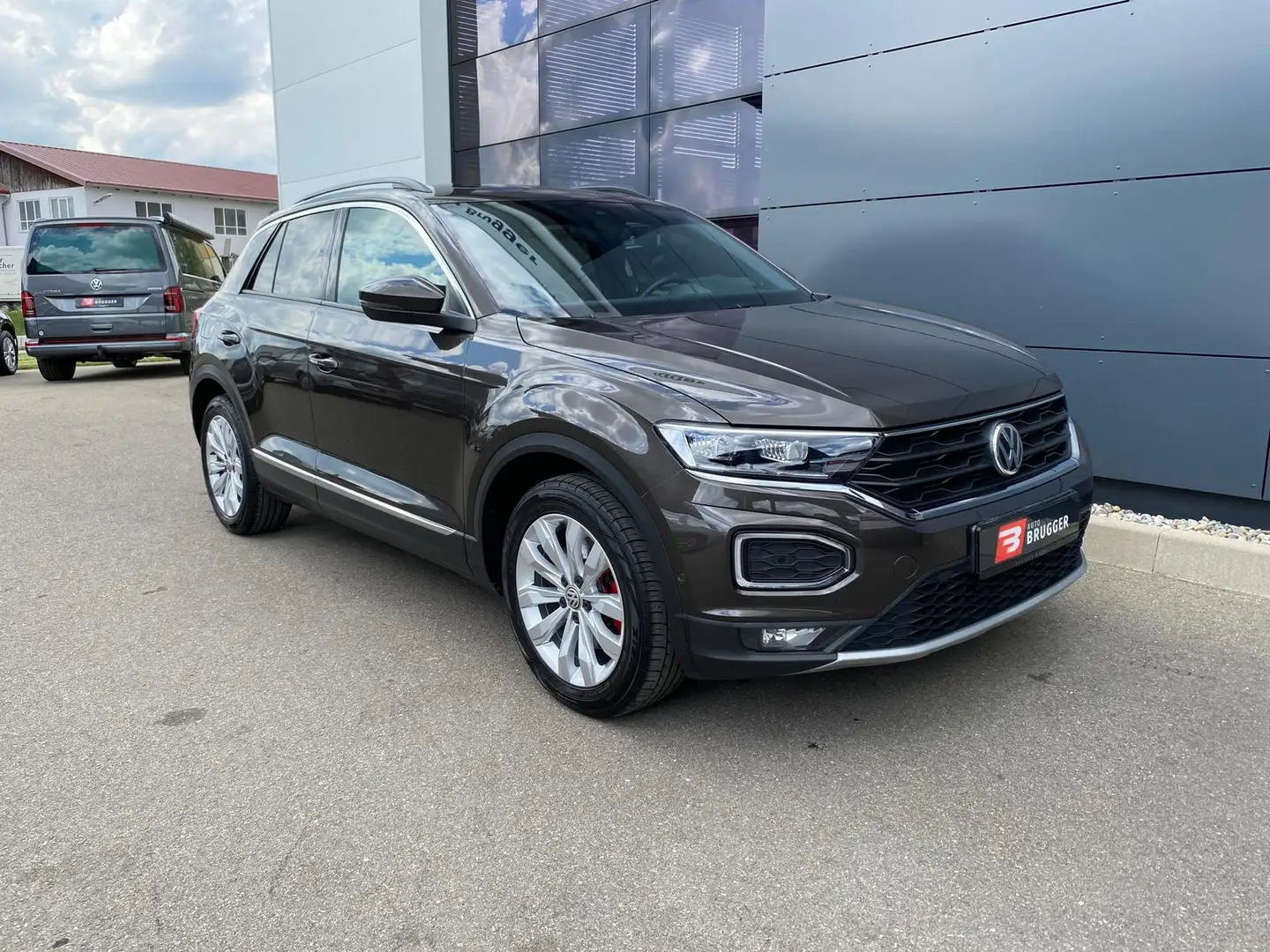 Volkswagen T-Roc 2.0 TDI DSG 4MOTION Sport Navi Kamera Pano Zwart - 2