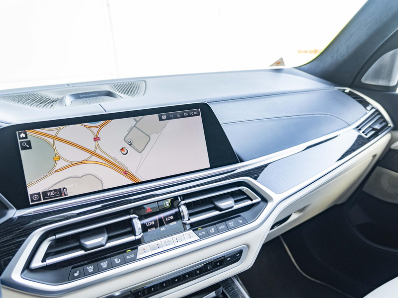 BMW X7 M50i | M Sportpakket | 22 inch | Executive Drive P — photo 12