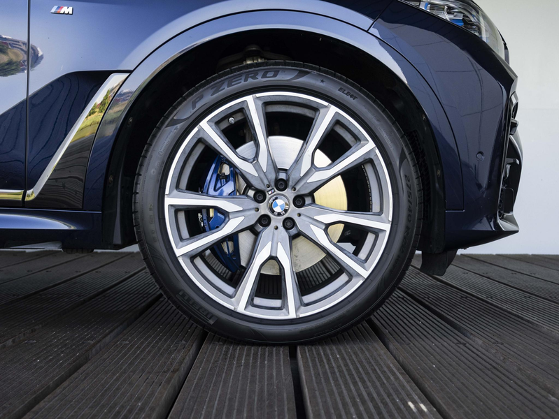 BMW X7 M50i | M Sportpakket | 22 inch | Executive Drive P — photo 9