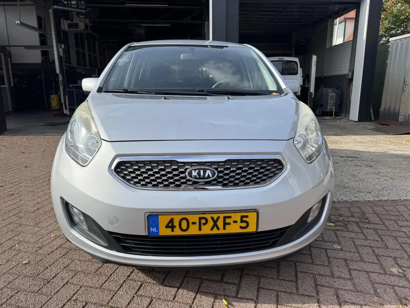 Kia Venga 1.4 CVVT Seven Grijs - 2