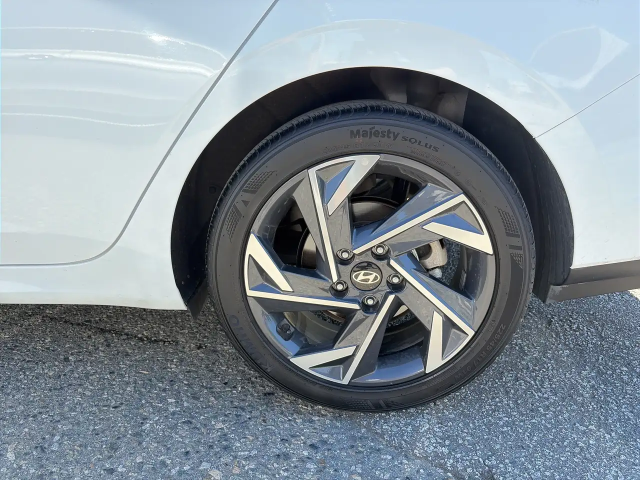 Hyundai ELANTRA снимка Hyundai ELANTRA