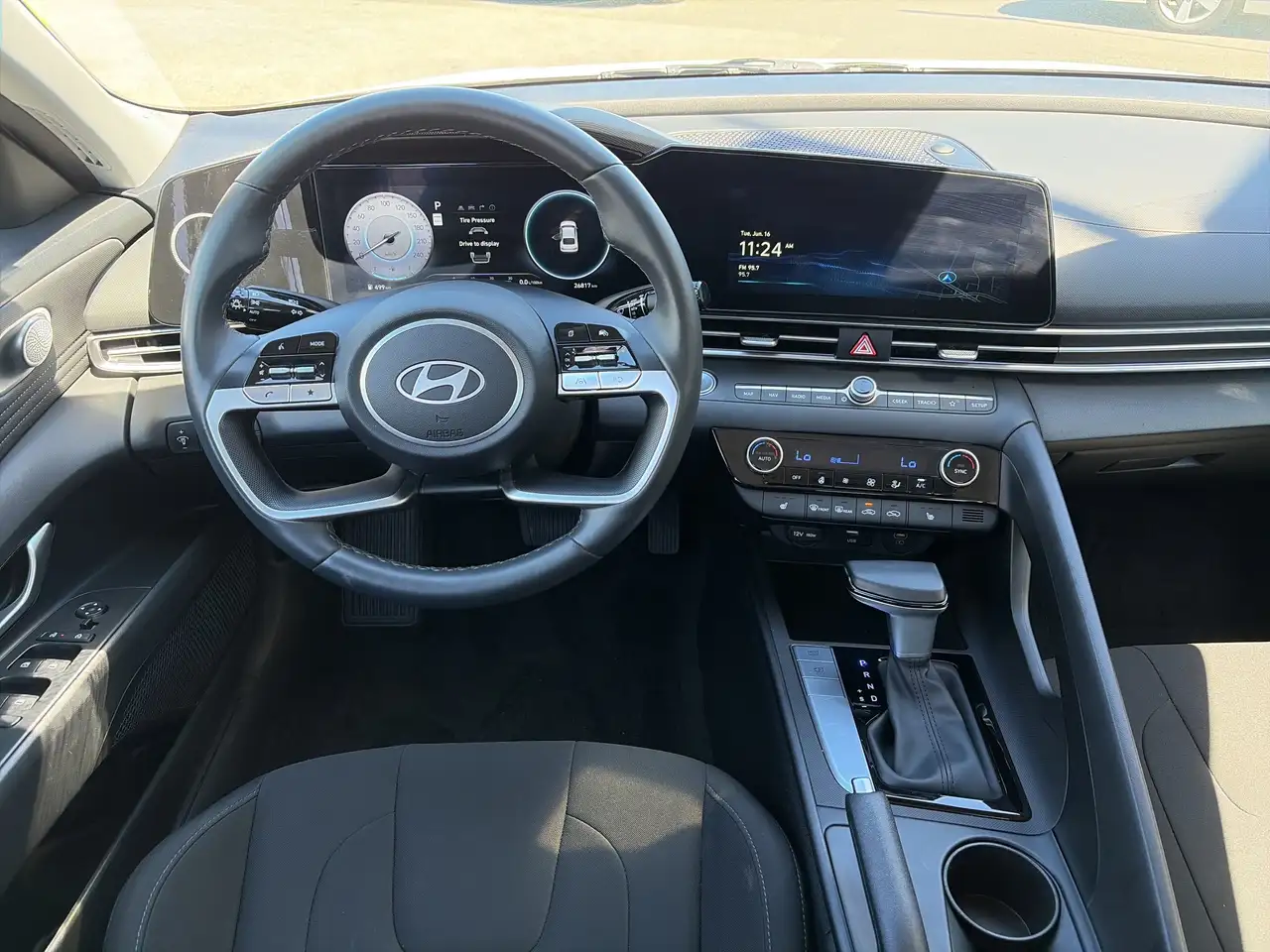 Hyundai ELANTRA снимка Hyundai ELANTRA