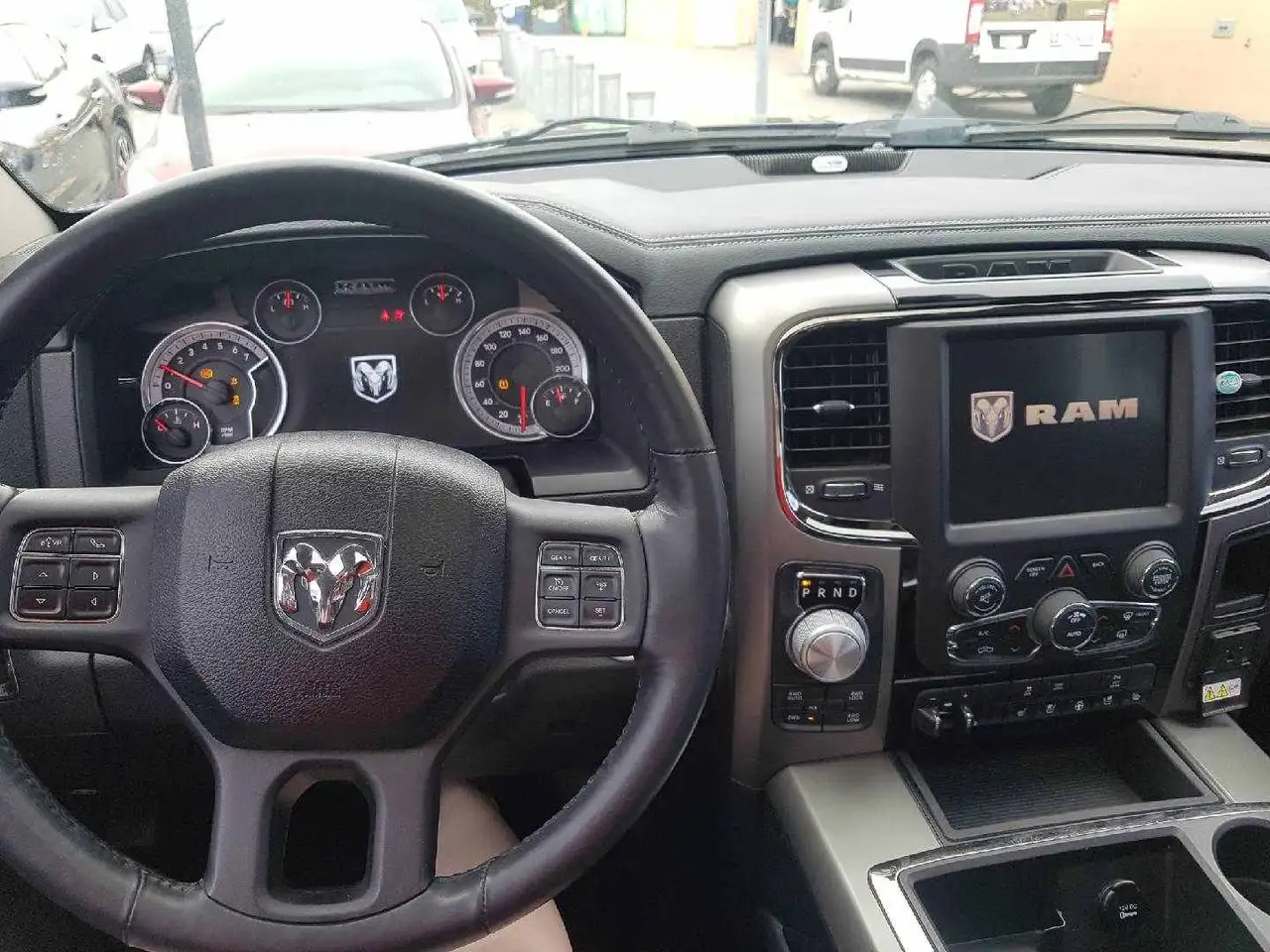 RAM 1500 снимка RAM 1500