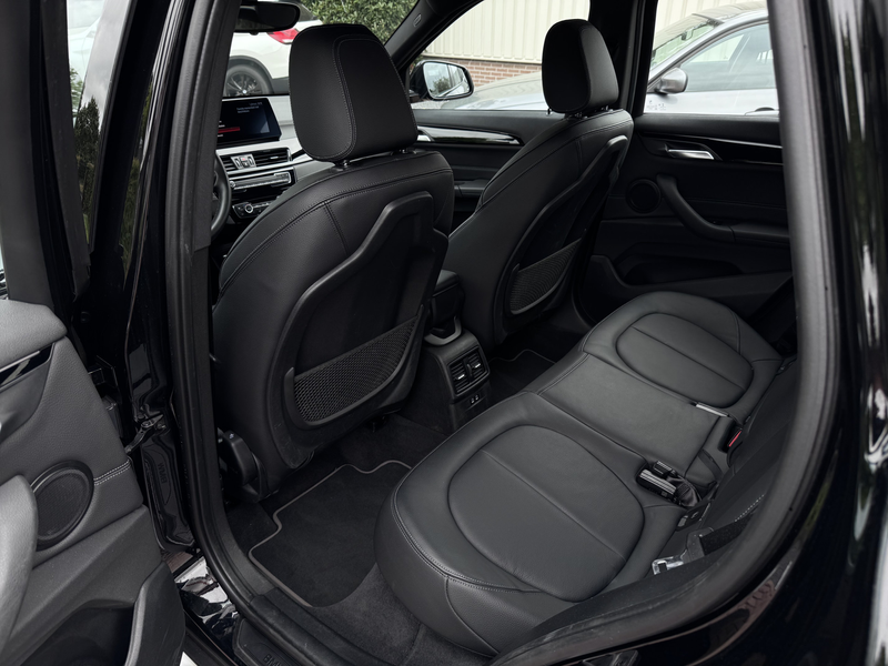 BMW X1 xDrive20i M-Sportstuur | HUD | 4x4 | BTW-Auto | Sp — photo 37