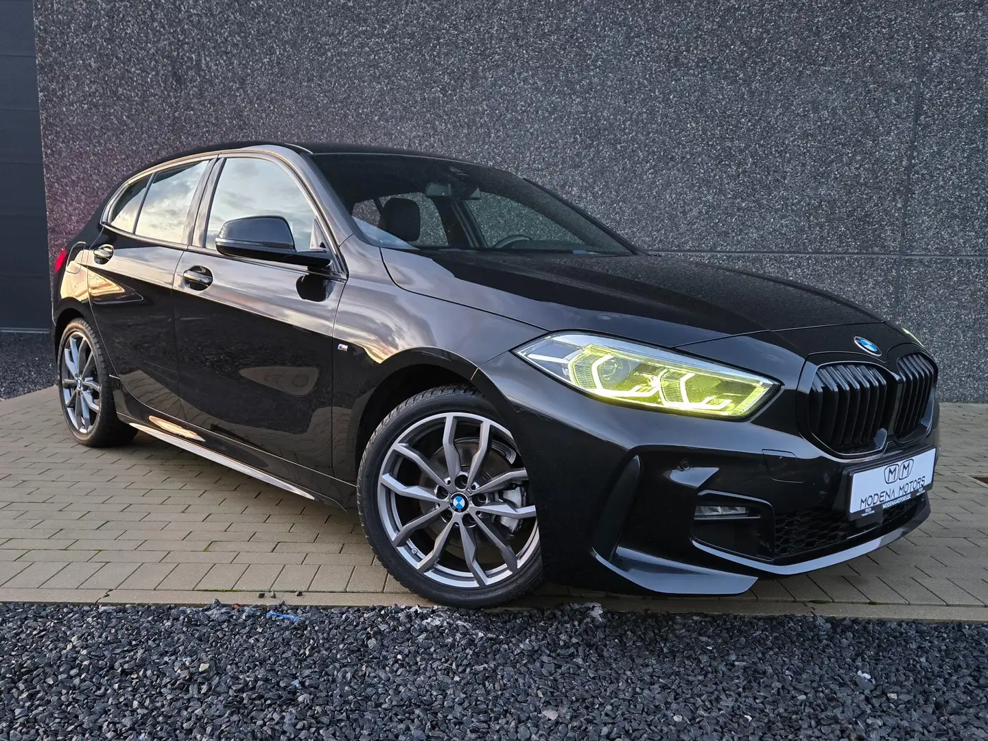 BMW 118 BMW 118i M-Sport GARANTIE-PDC-CARPLAY Schwarz - 1