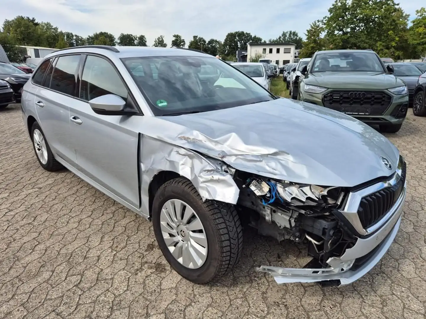 Skoda Octavia Combi 2.0 TDI Ambition Navi LED Keyless Silber - 1