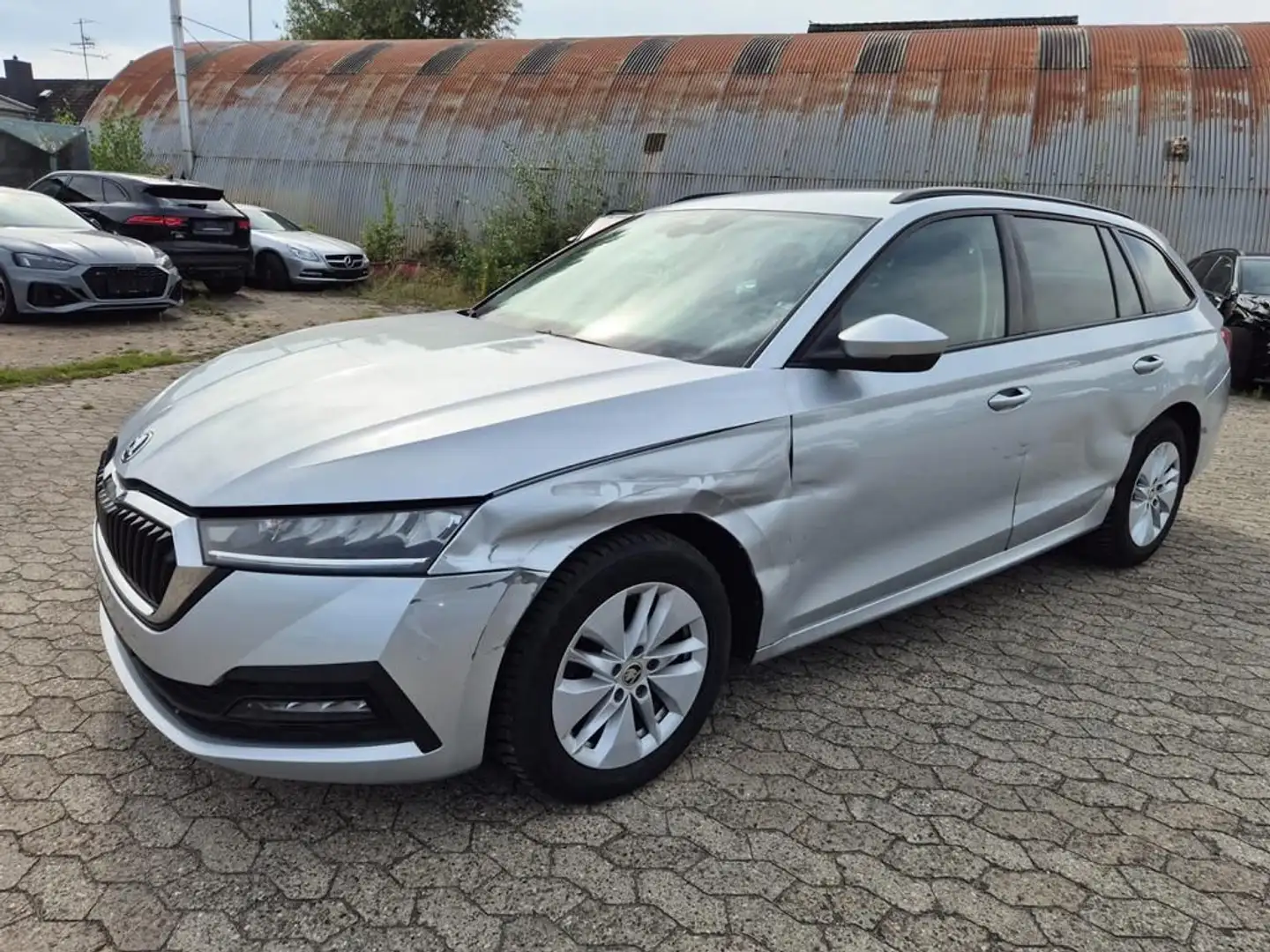 Skoda Octavia Combi 2.0 TDI Ambition Navi LED Keyless Silber - 2