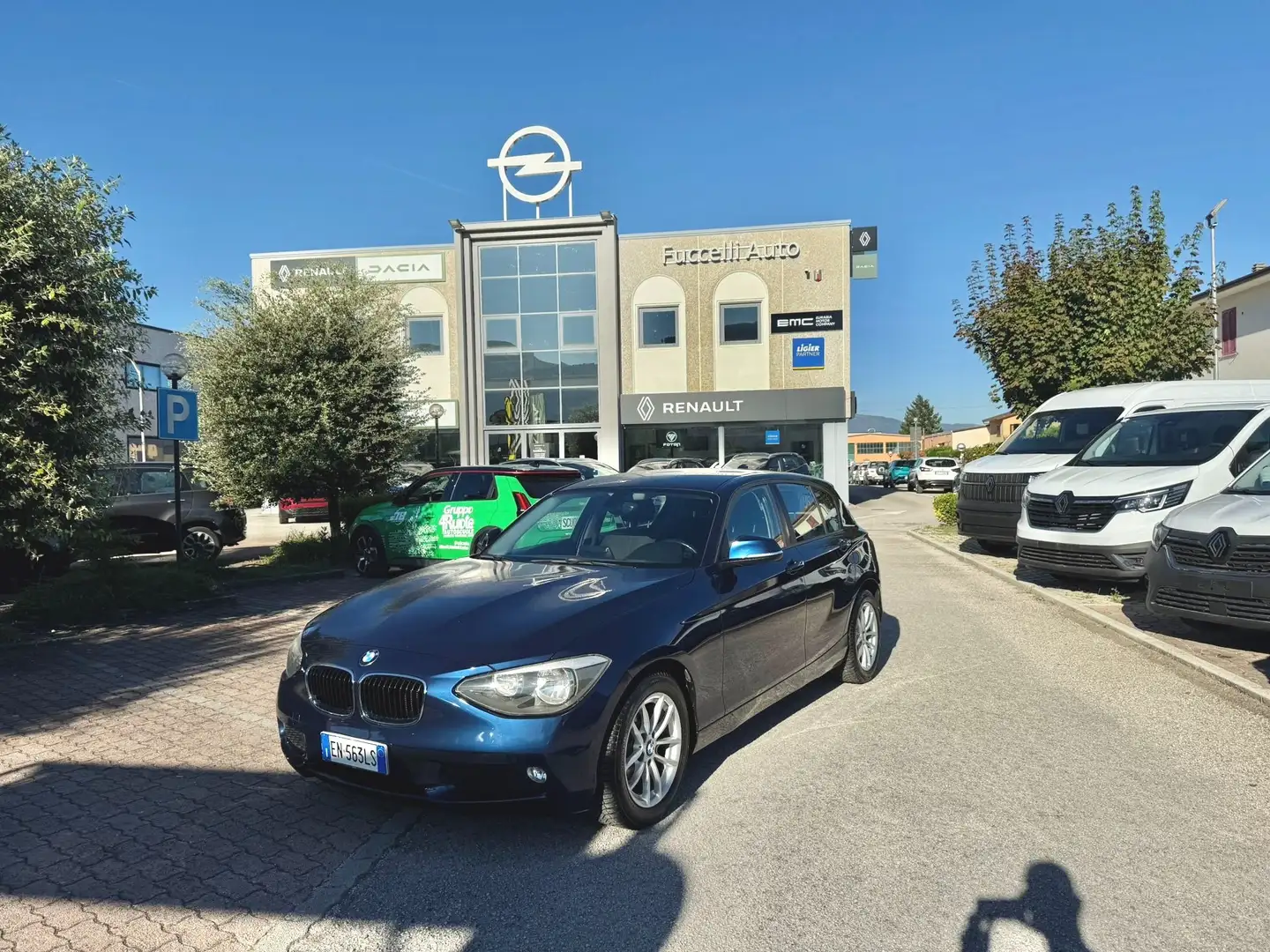 BMW 118 d 5p Urban Bleu - 1
