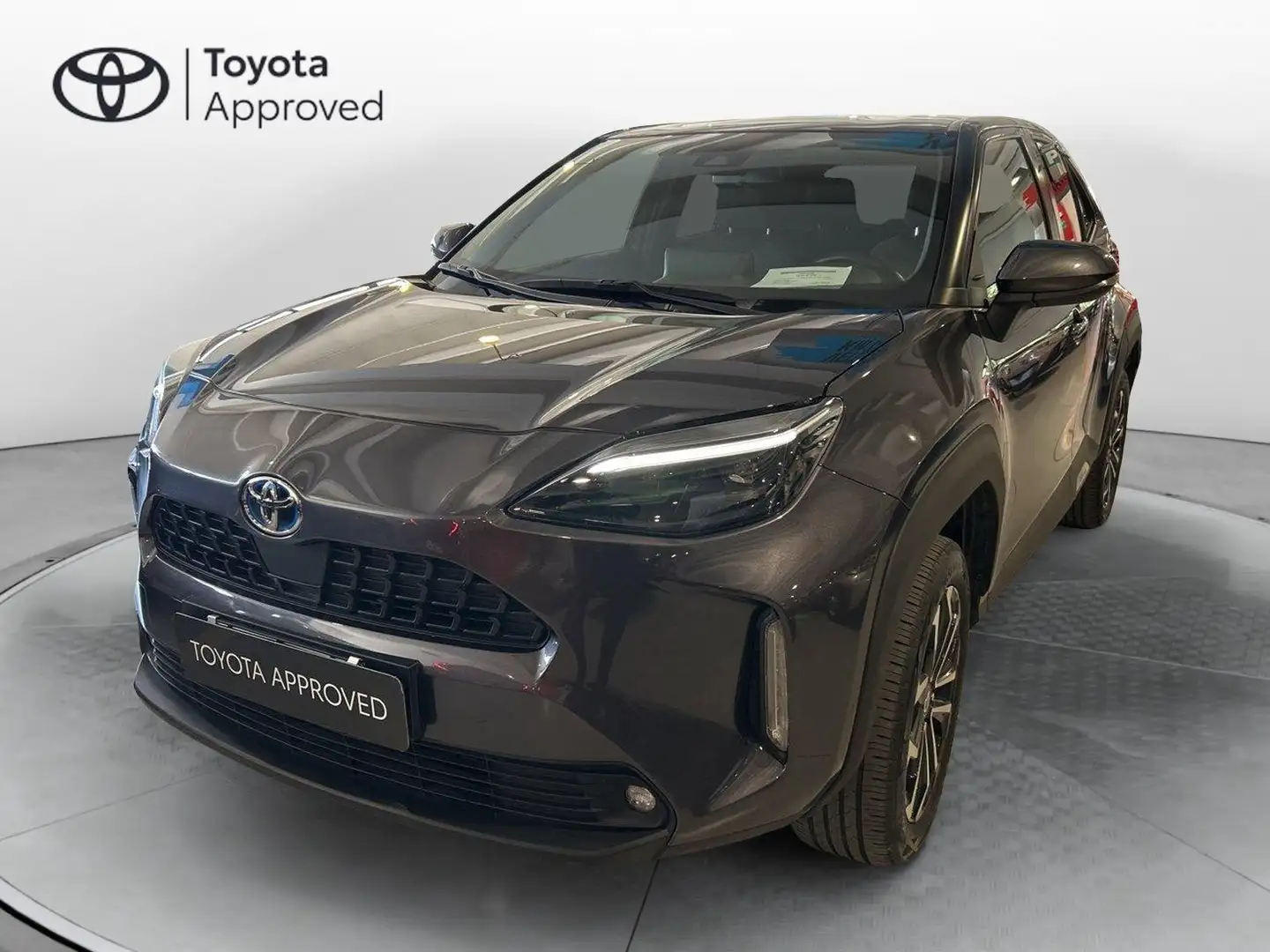 Toyota Yaris Cross Yaris Cross 1.5 Hybrid 5p. E-CVT AWD-i Trend Gris - 1