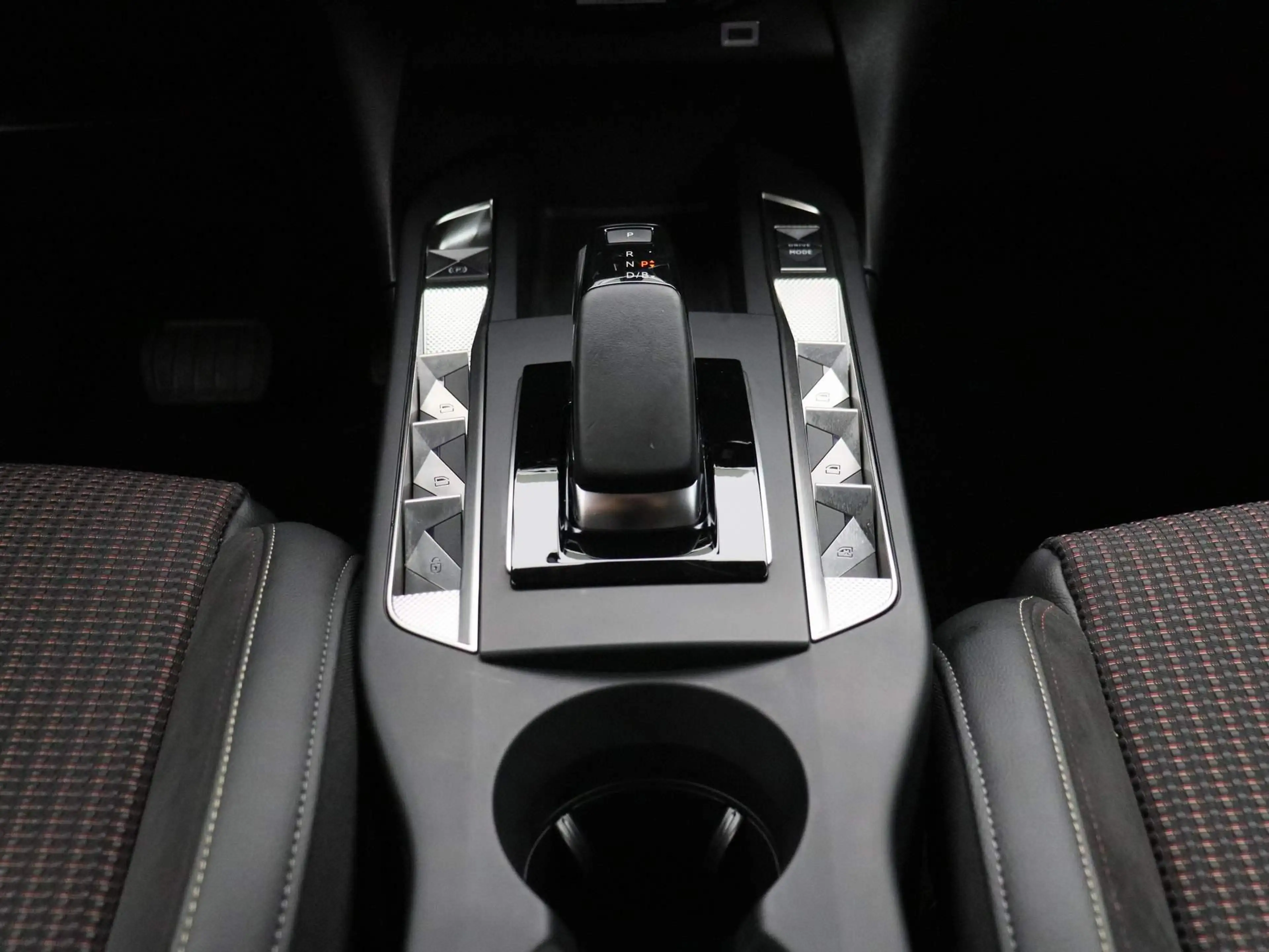 DS Automobiles DS 3 E-Tense Performance Line 54 kWh | Navi | ECC | PDC — photo 10