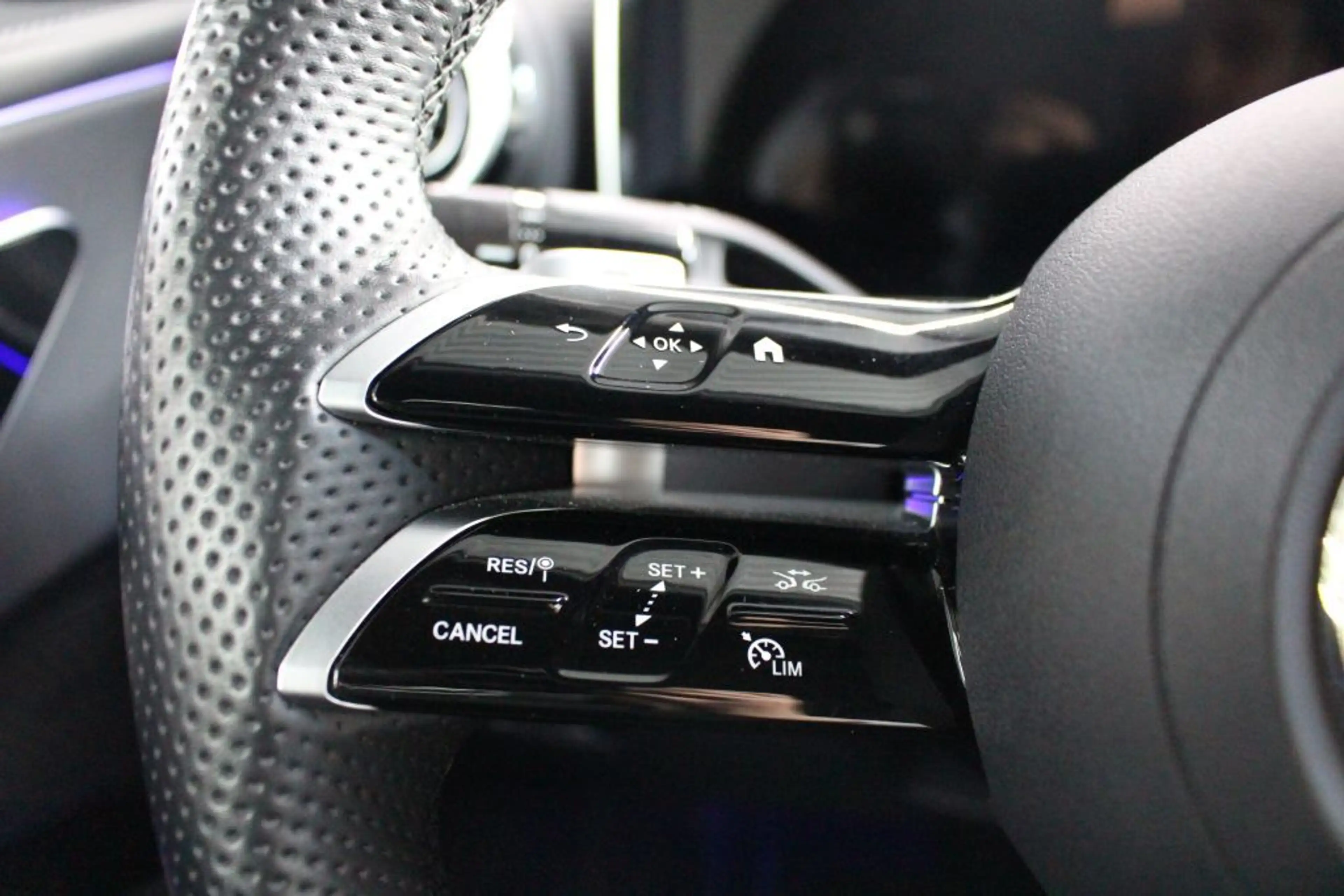 Mercedes-Benz CLE 200 AMG Adv + Cabriolet LED AIRSCARF AIRCAP — photo 11