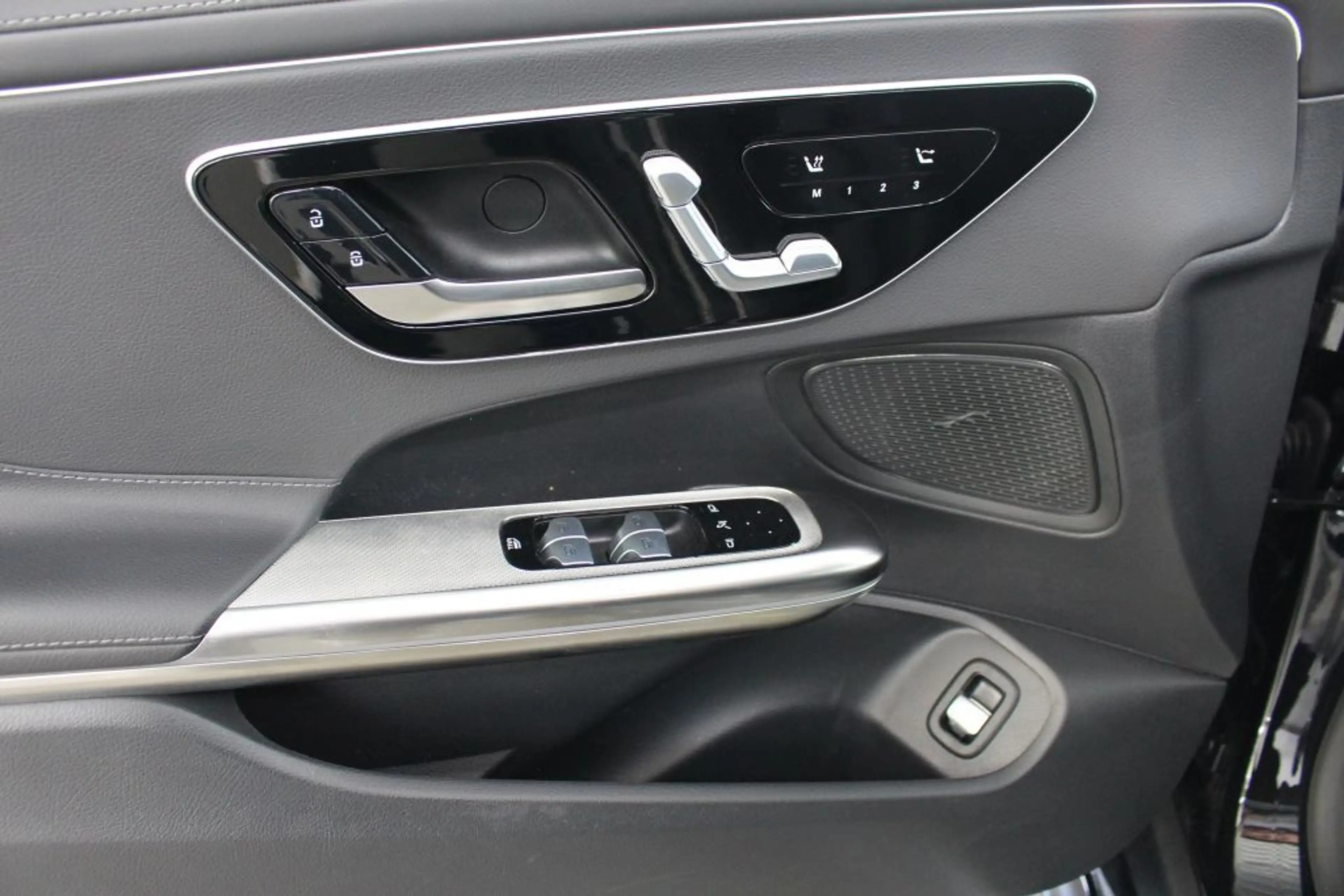 Mercedes-Benz CLE 200 AMG Adv + Cabriolet LED AIRSCARF AIRCAP — photo 7