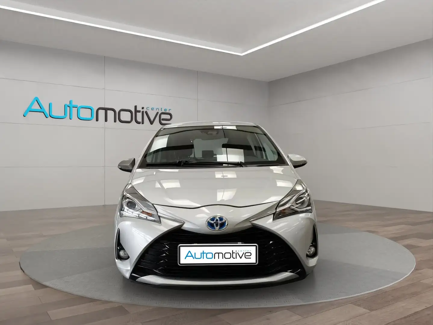 Toyota Yaris 2017 5p 1.5h Active my18 Silber - 2