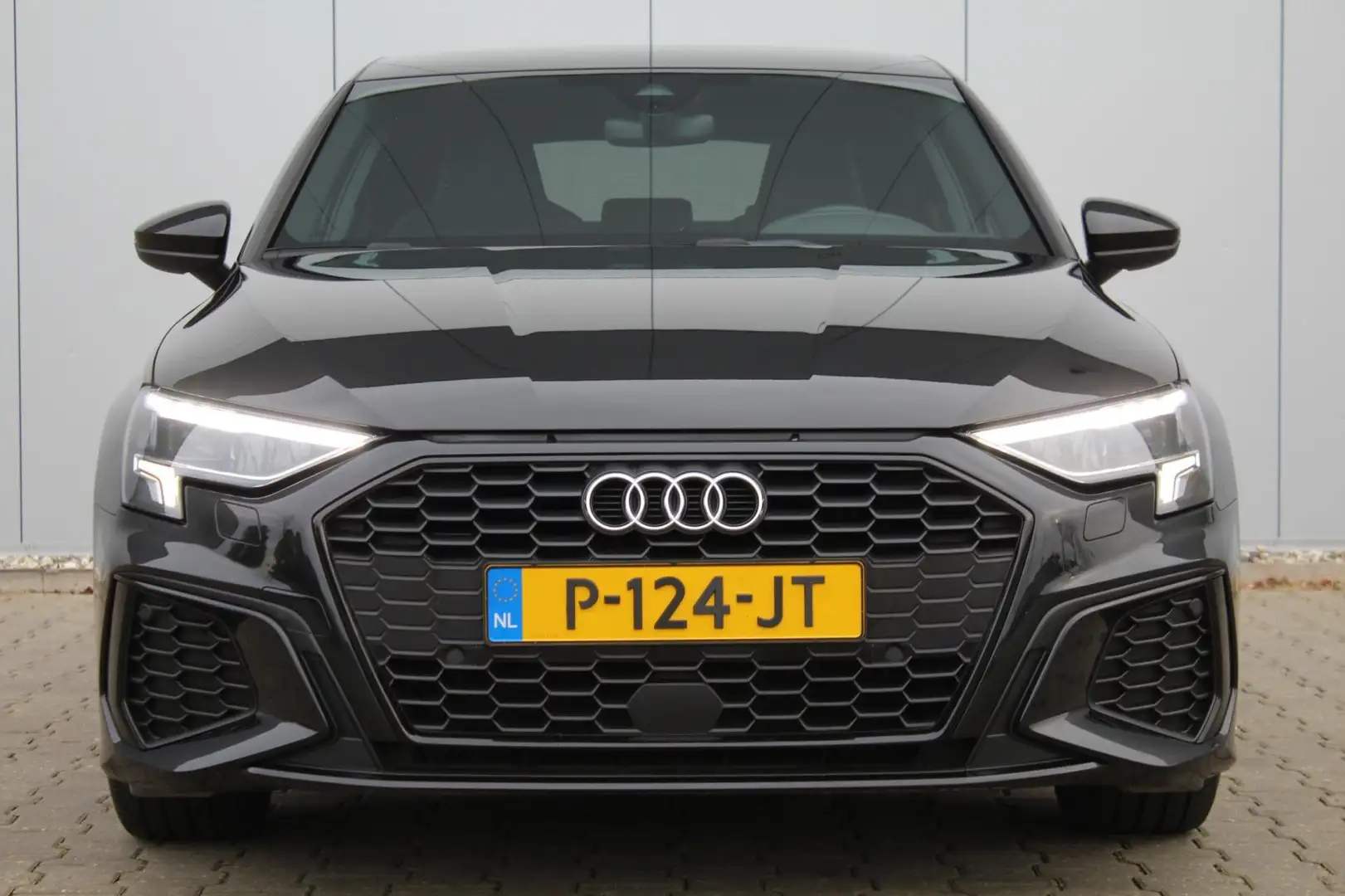 Audi A3 Sportback 30 TFSI S edition | 3x S-Line | Automaat Zwart - 2