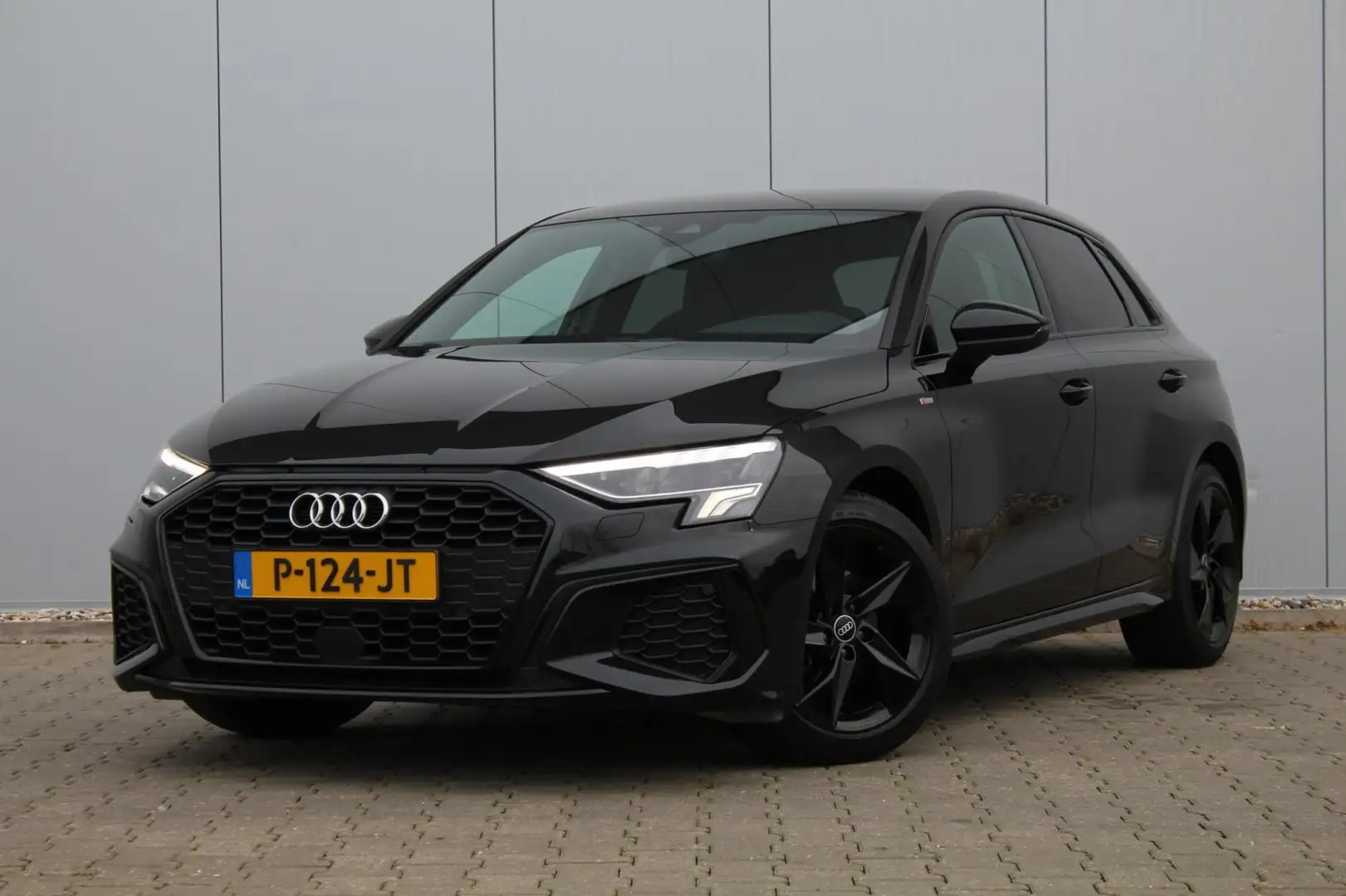 Audi A3 Sportback 30 TFSI S edition | 3x S-Line | Automaat Zwart - 1