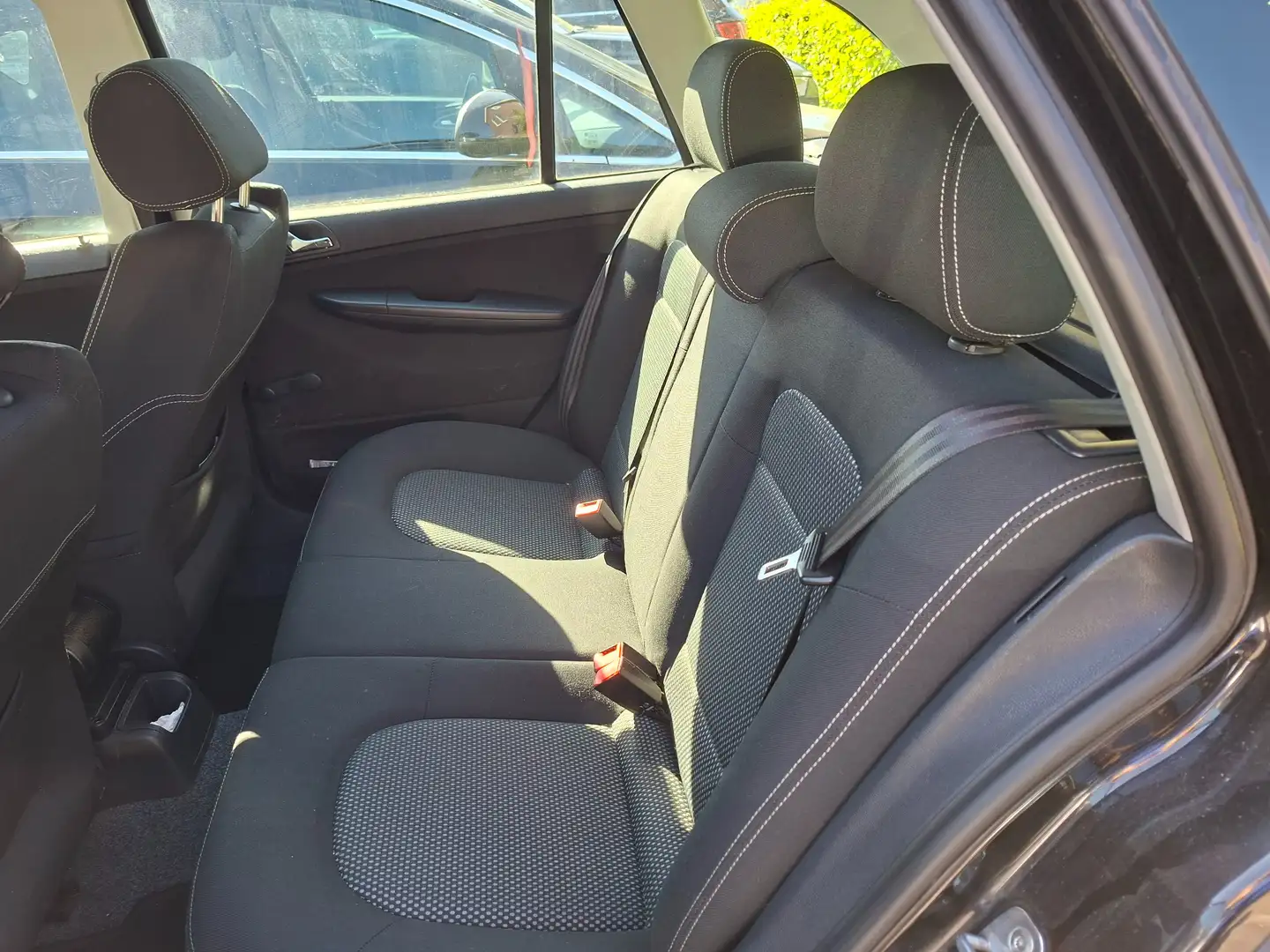 Skoda Fabia Fabia 1.4-16V Equipe Zwart - 2
