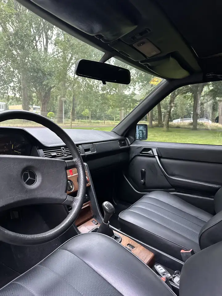 Daimler Mercedes-Benz W124 300D - 6 Cilinder - Belastingvr, foto 10