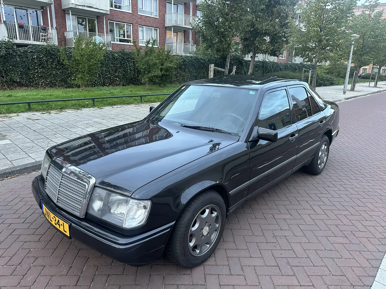 Daimler Mercedes-Benz W124 300D - 6 Cilinder - Belastingvr, foto 2