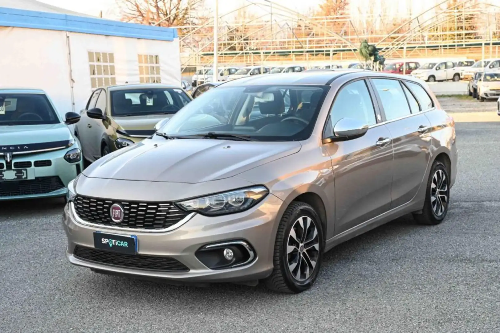 Fiat Tipo 1.6 Mjt S&S DCT SW Lounge Beige - 1