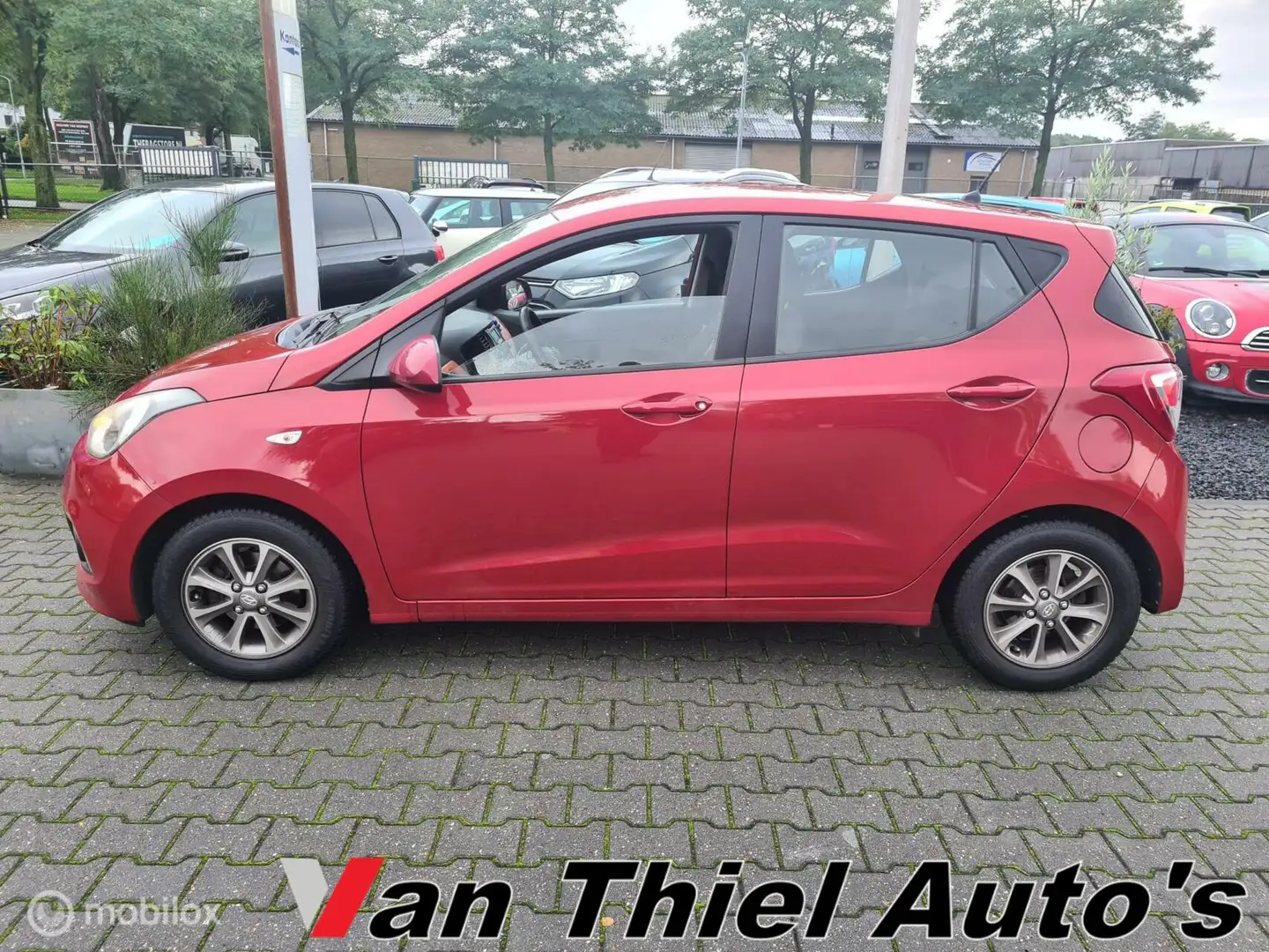 Hyundai i10 1.0i i-Motion Comfort Plus Rood - 2