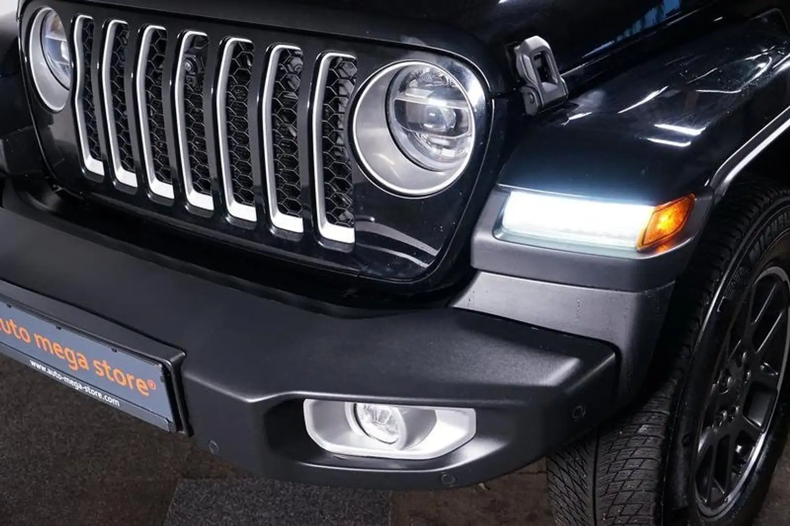 Jeep Gladiator 3.0 CRD Overland ACC/AUT/KeyLess/Luft/Navi/SHZ/Hif Negru - 2