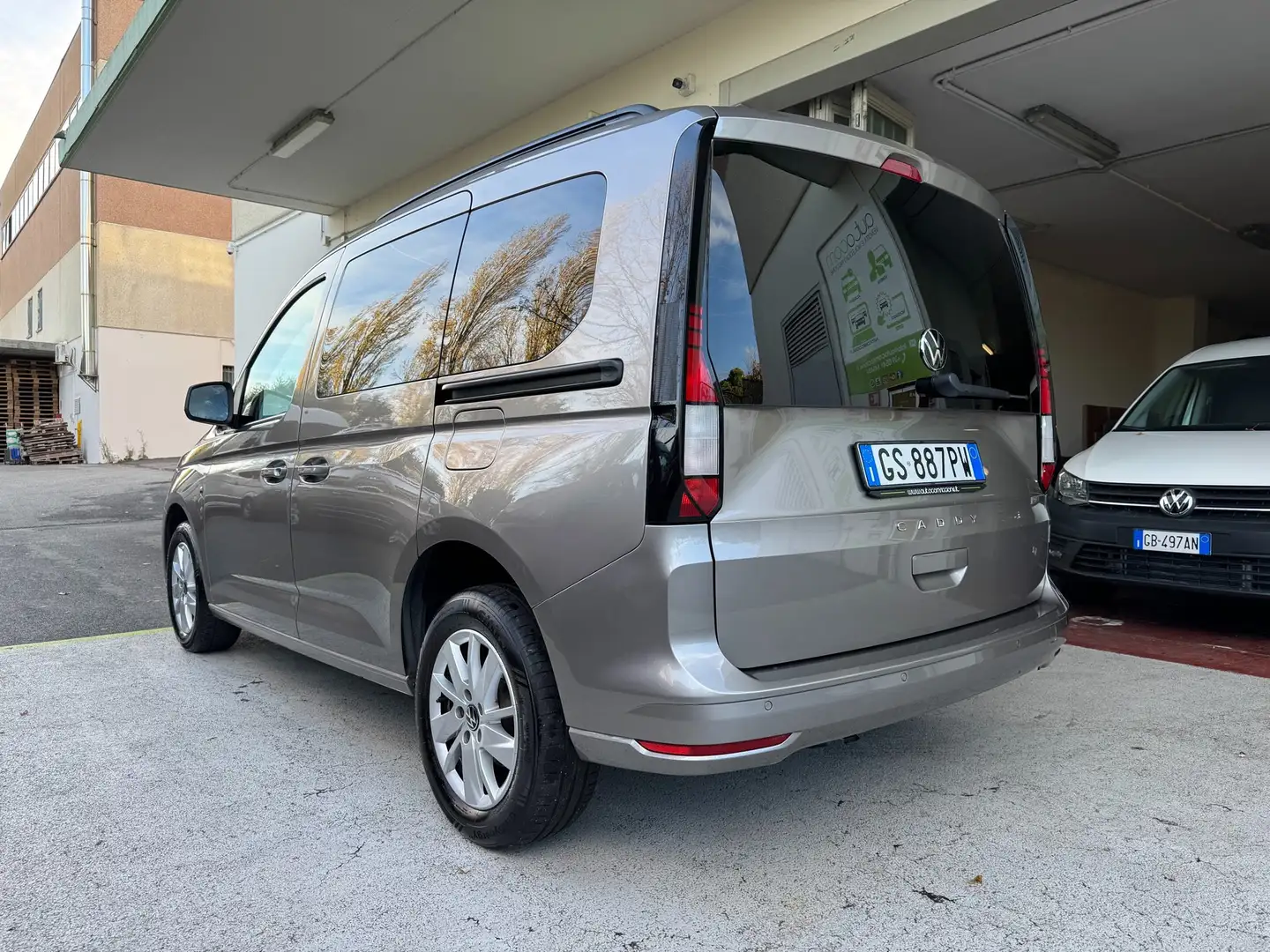 Volkswagen Caddy 1.5TSI LIFE GARANZIA 01-2029 CARPLAY-PDC AUTOCARRO Grijs - 2