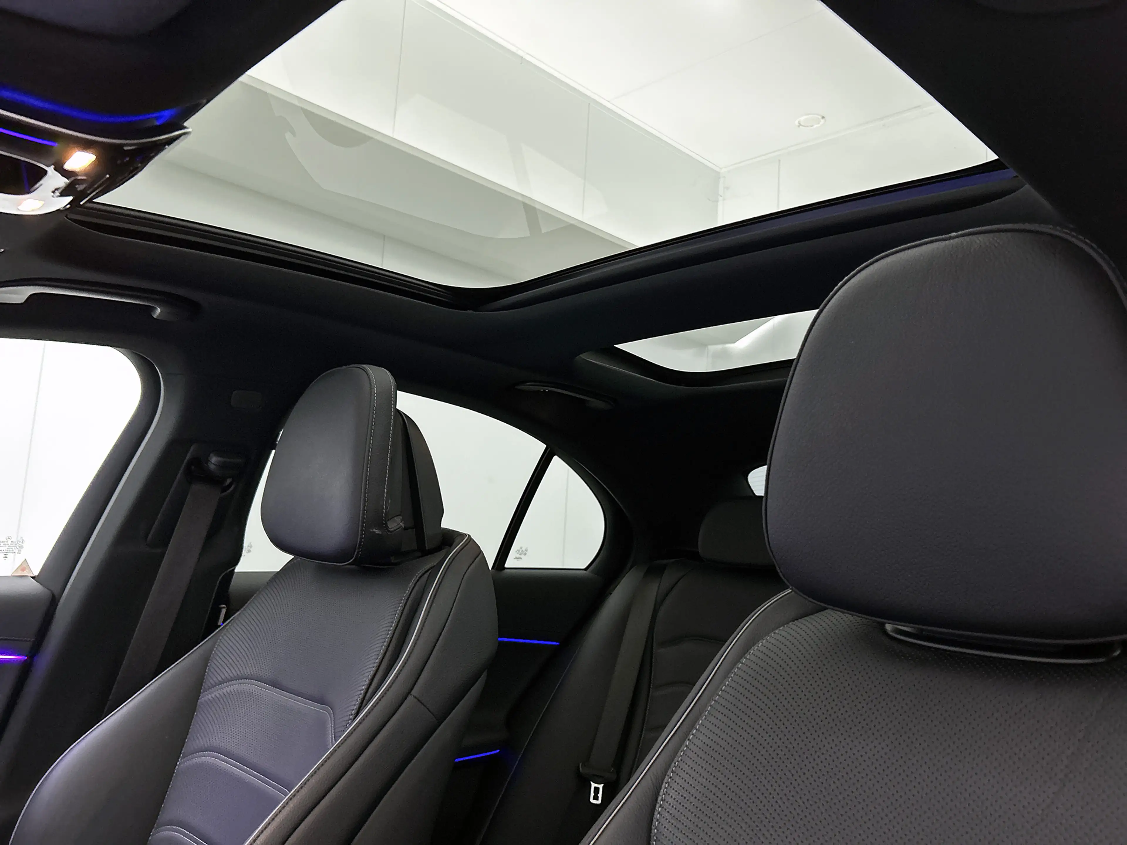 Mercedes-Benz E 300 e AMG Line Inclusief 24 maanden MB Certified garan — photo 4