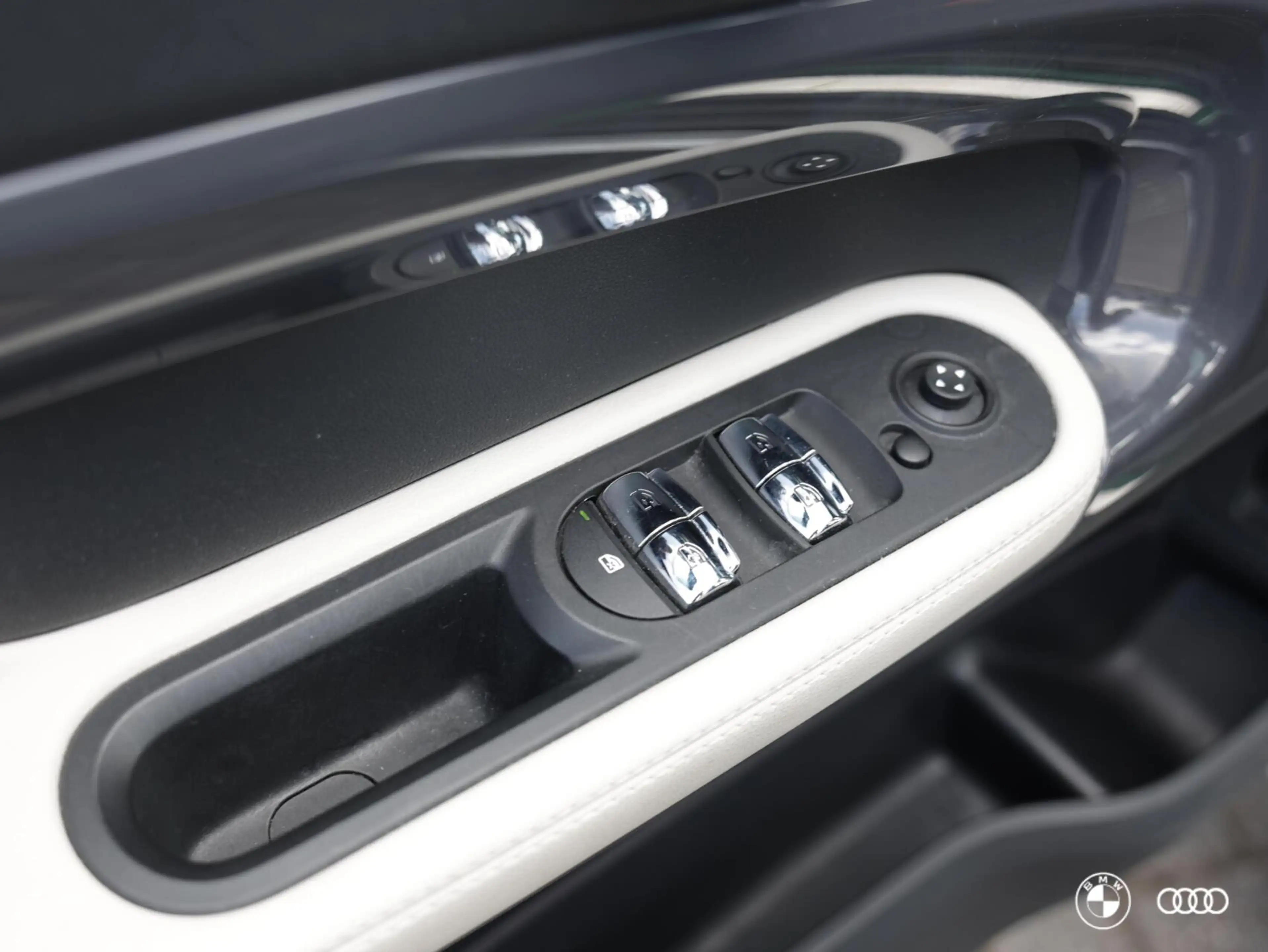 MINI Cooper SE Countryman 1.5 ALL4 / PANODAK / STOELVW / AMBIENTE / CARPLAY — photo 14