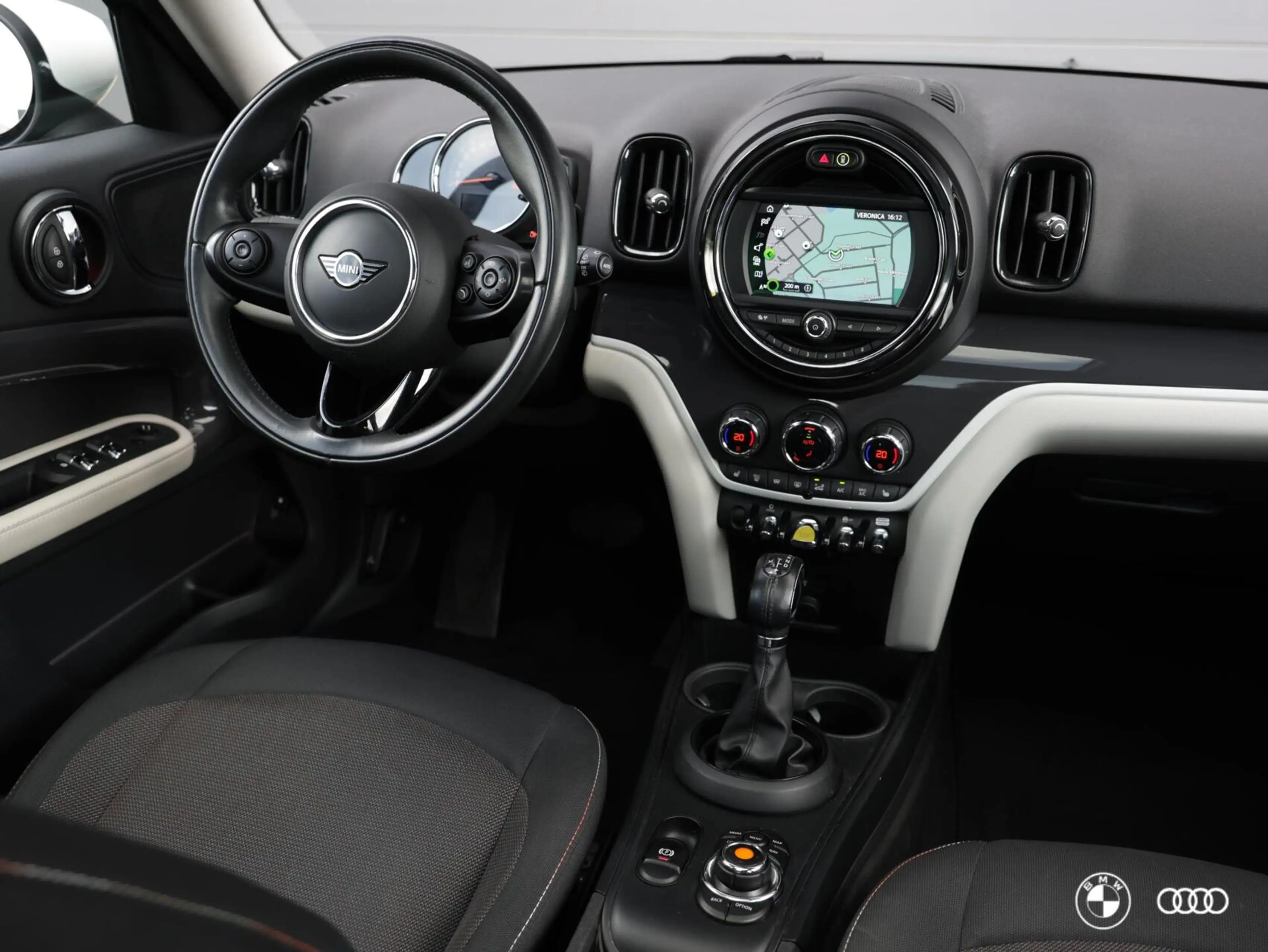 MINI Cooper SE Countryman 1.5 ALL4 / PANODAK / STOELVW / AMBIENTE / CARPLAY — photo 2
