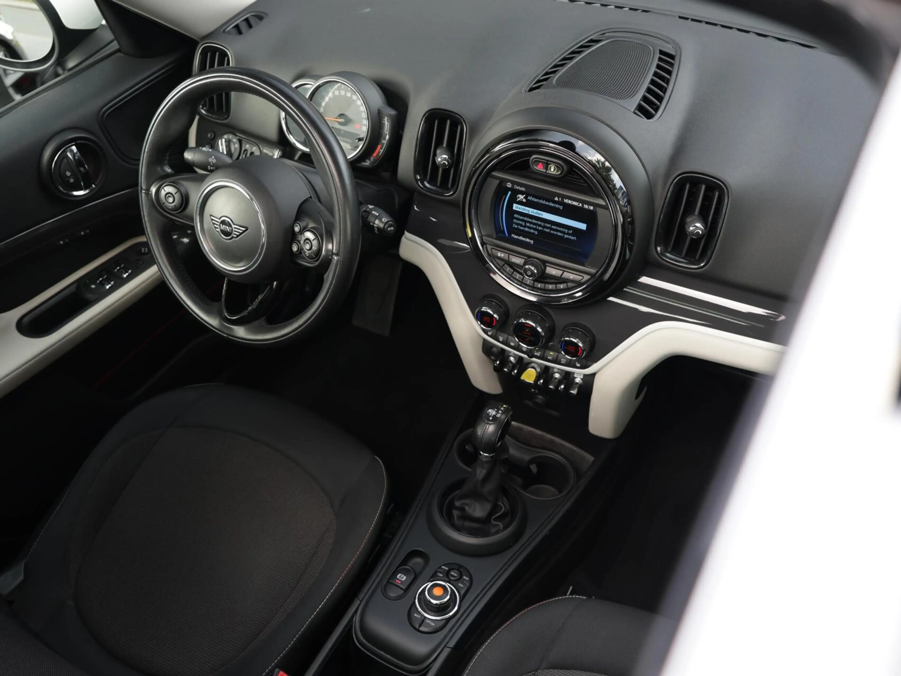 MINI Cooper SE Countryman 1.5 ALL4 / PANODAK / STOELVW / AMBIENTE / CARPLAY — photo 9