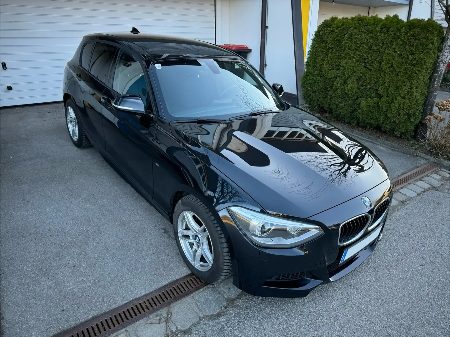 BMW 118 118d xDrive M-Paket Allrad Sport Schwarz - 2